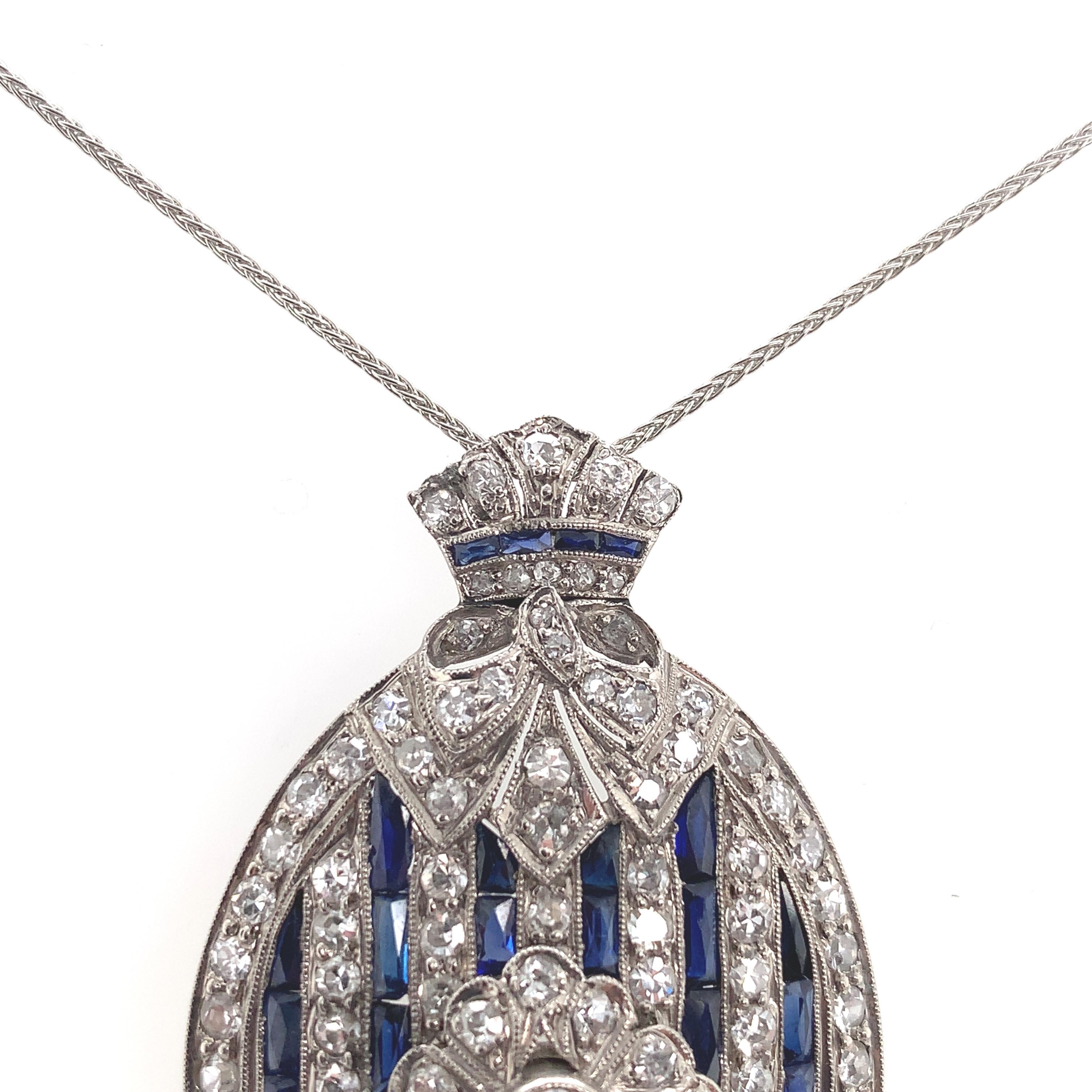 Platin 2 Karat Diamant und Saphir Art Deco Anhänger Anstecknadel Halskette (Rundschliff) im Angebot