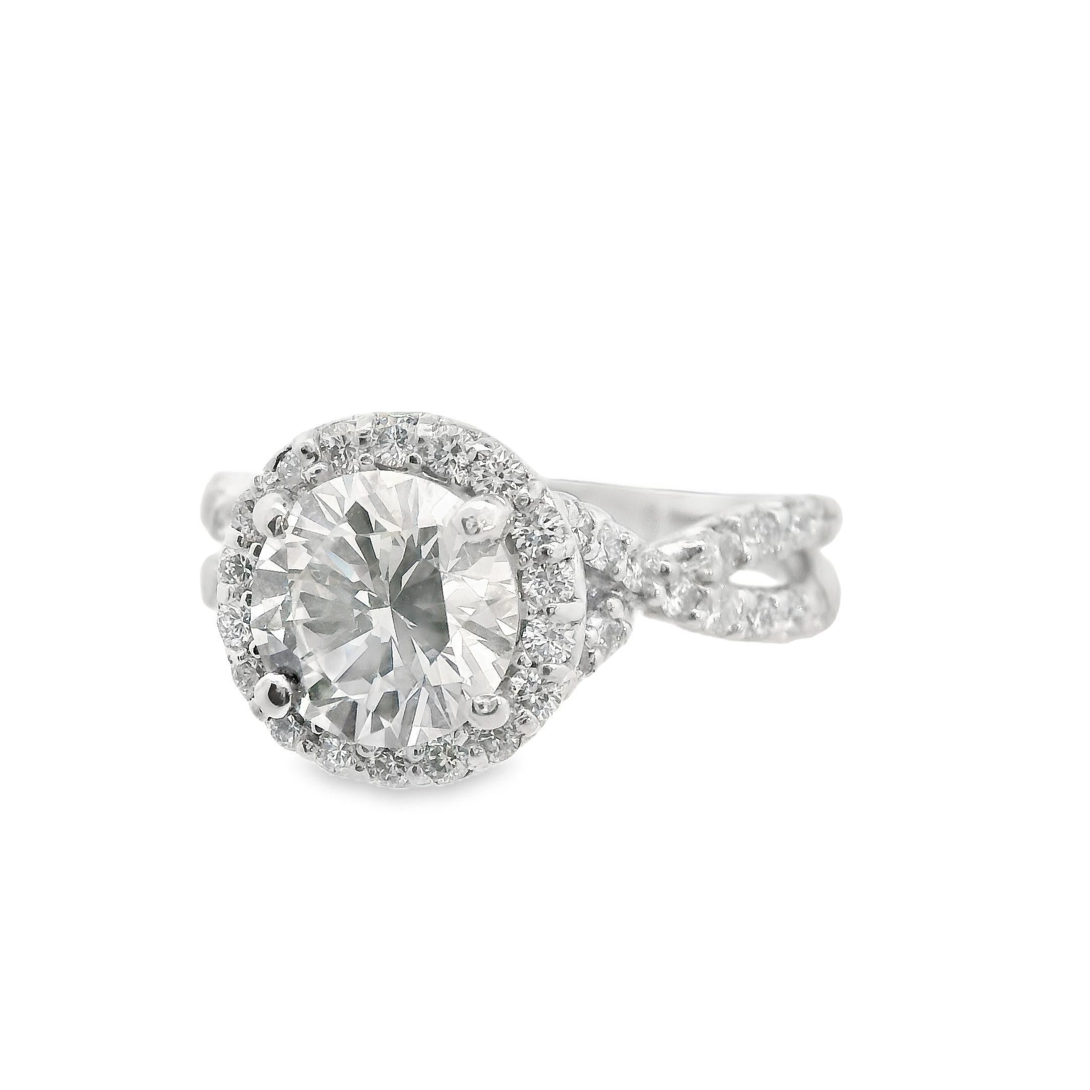 Women's Platinum 2+ Carat Diamond Engagement Ring For Sale