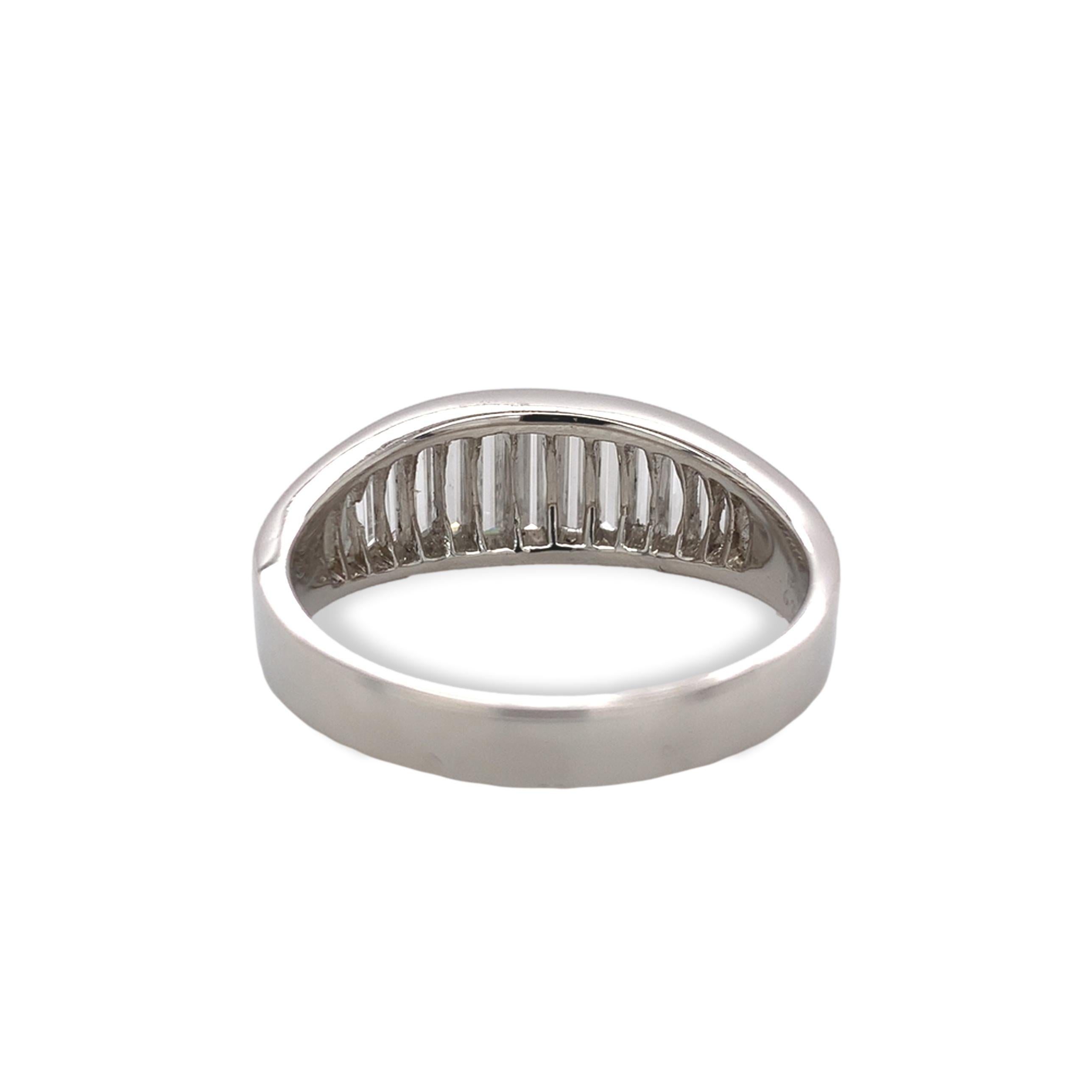 Anneau de mariage en platine avec baguettes longues et diamant de 2 carats torsadés Pour femmes en vente