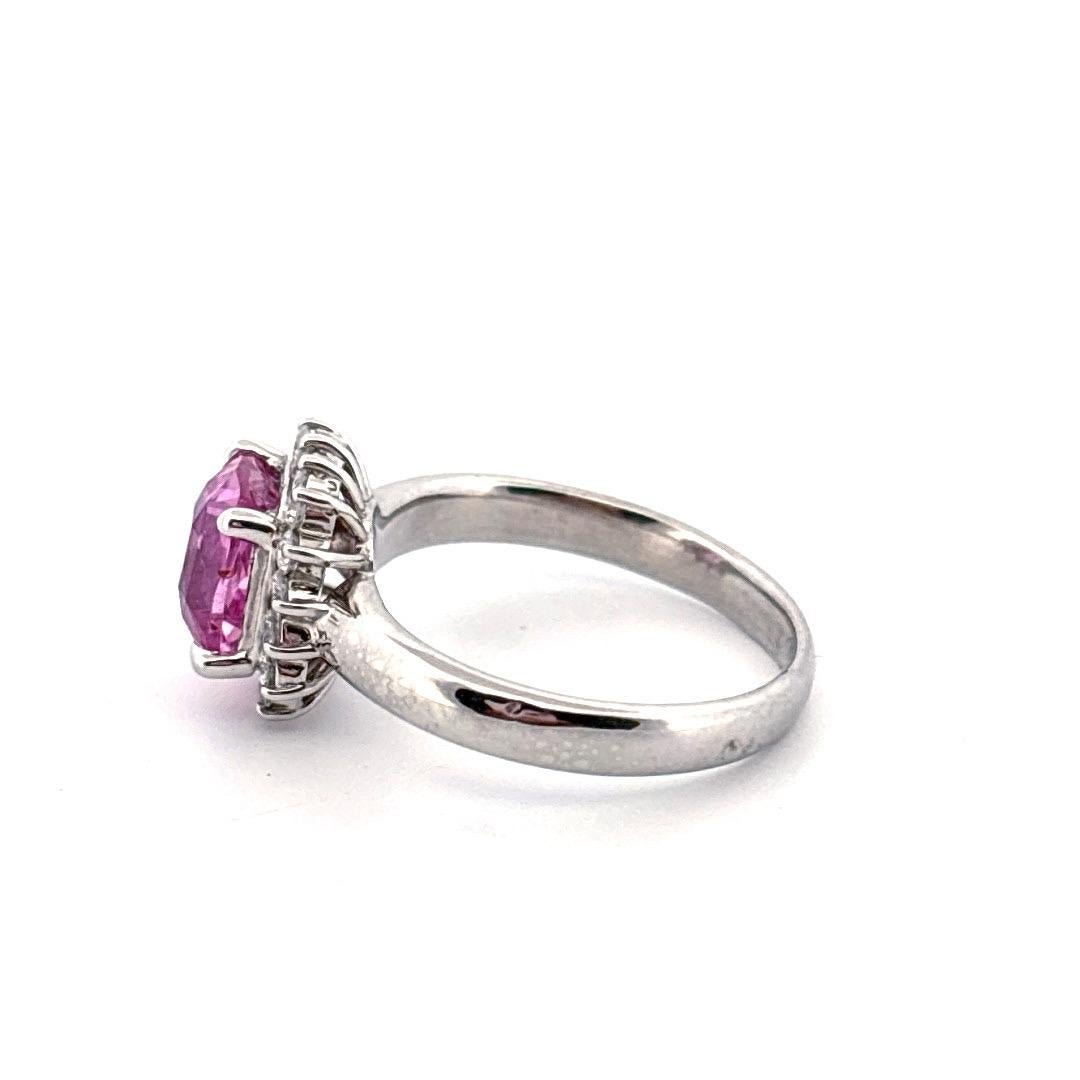 Anello in platino con zaffiro rosa taglio cuscino da 2,01 carati e diamante naturale da 0,24 carati In condizioni buone in vendita a Sewickley, PA
