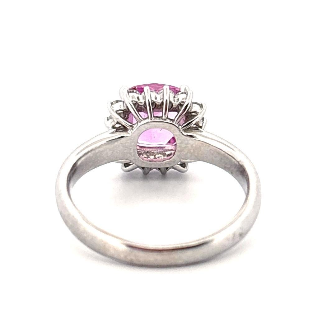 Anello in platino con zaffiro rosa taglio cuscino da 2,01 carati e diamante naturale da 0,24 carati in vendita 2