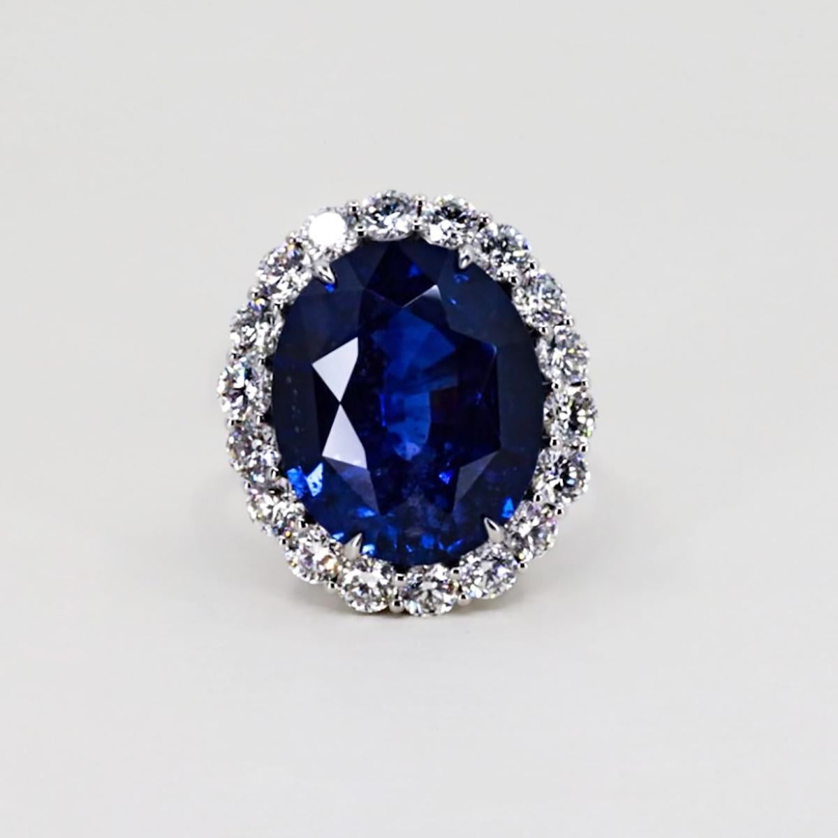 Platinum 20.12 Carat Sapphire Ring For Sale 2