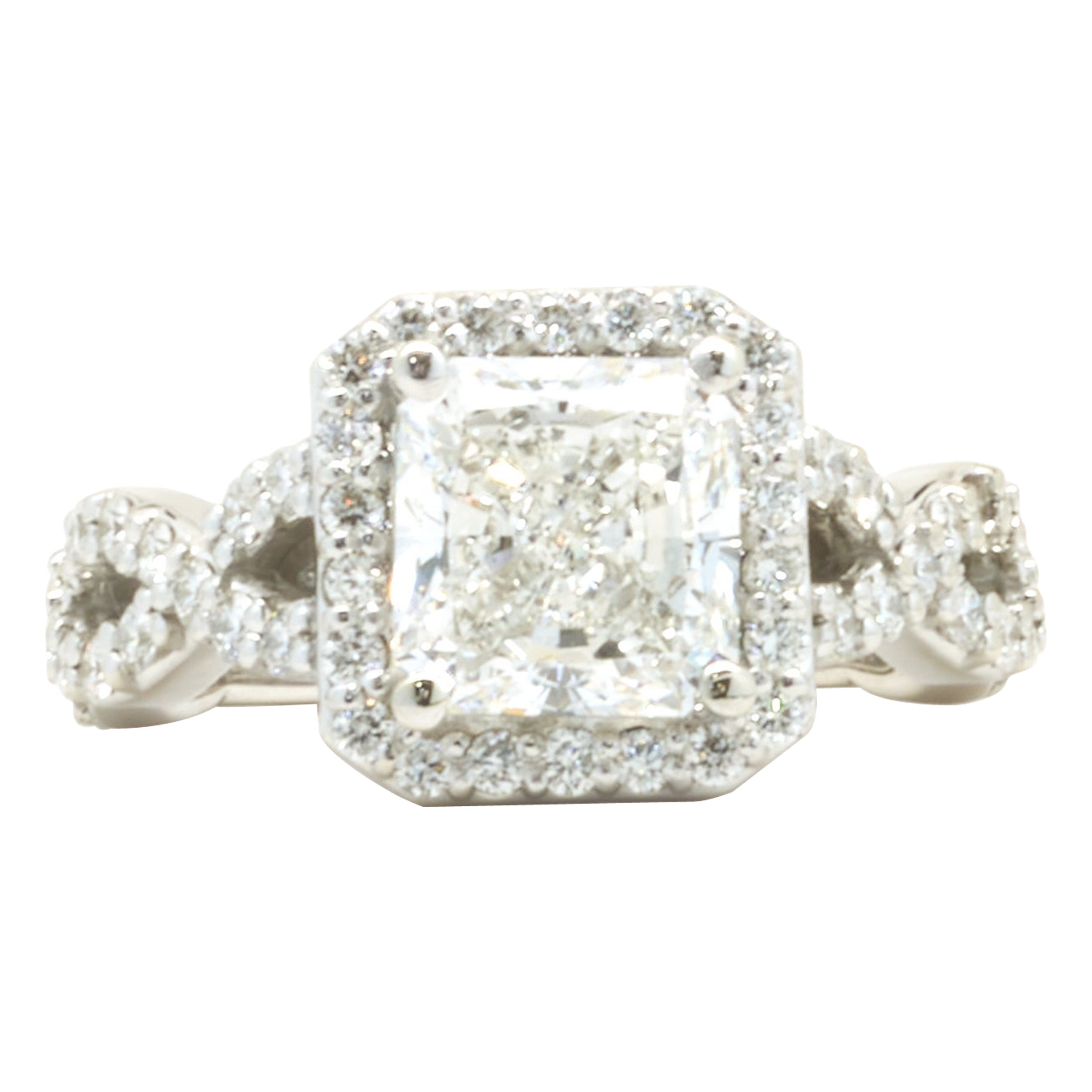 Anillo de compromiso de platino con diamante talla radiante de 2,01 ct en venta