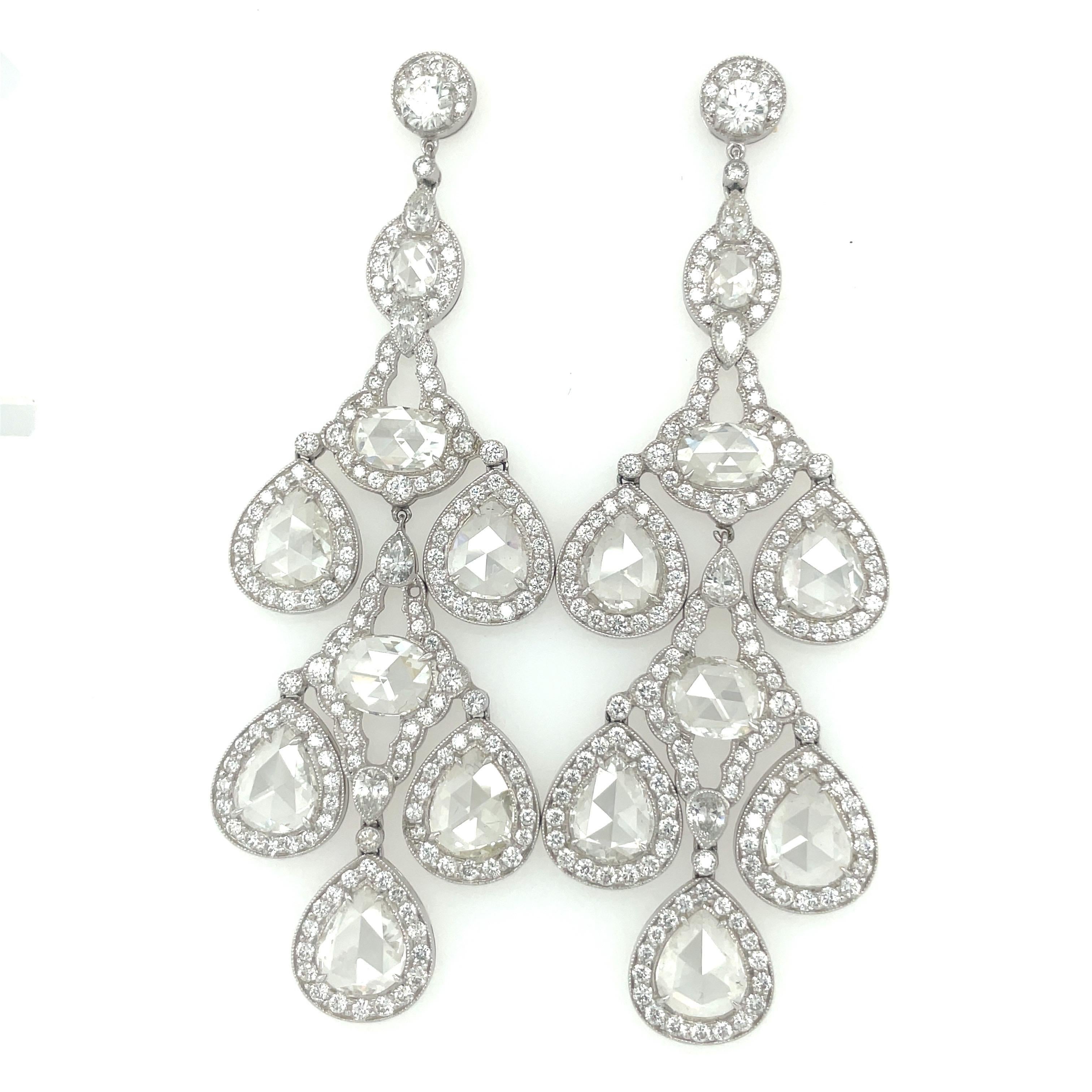 Platine 20,54 carats Boucles d'oreilles lustre en diamants avec diamants taille poire et ovale rose Neuf - En vente à New York, NY