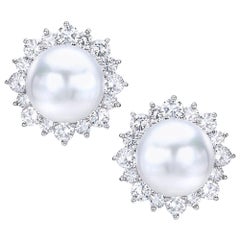 Pendientes de Platino con Perlas del Mar del Sur y Diamantes de 4,23 Quilates