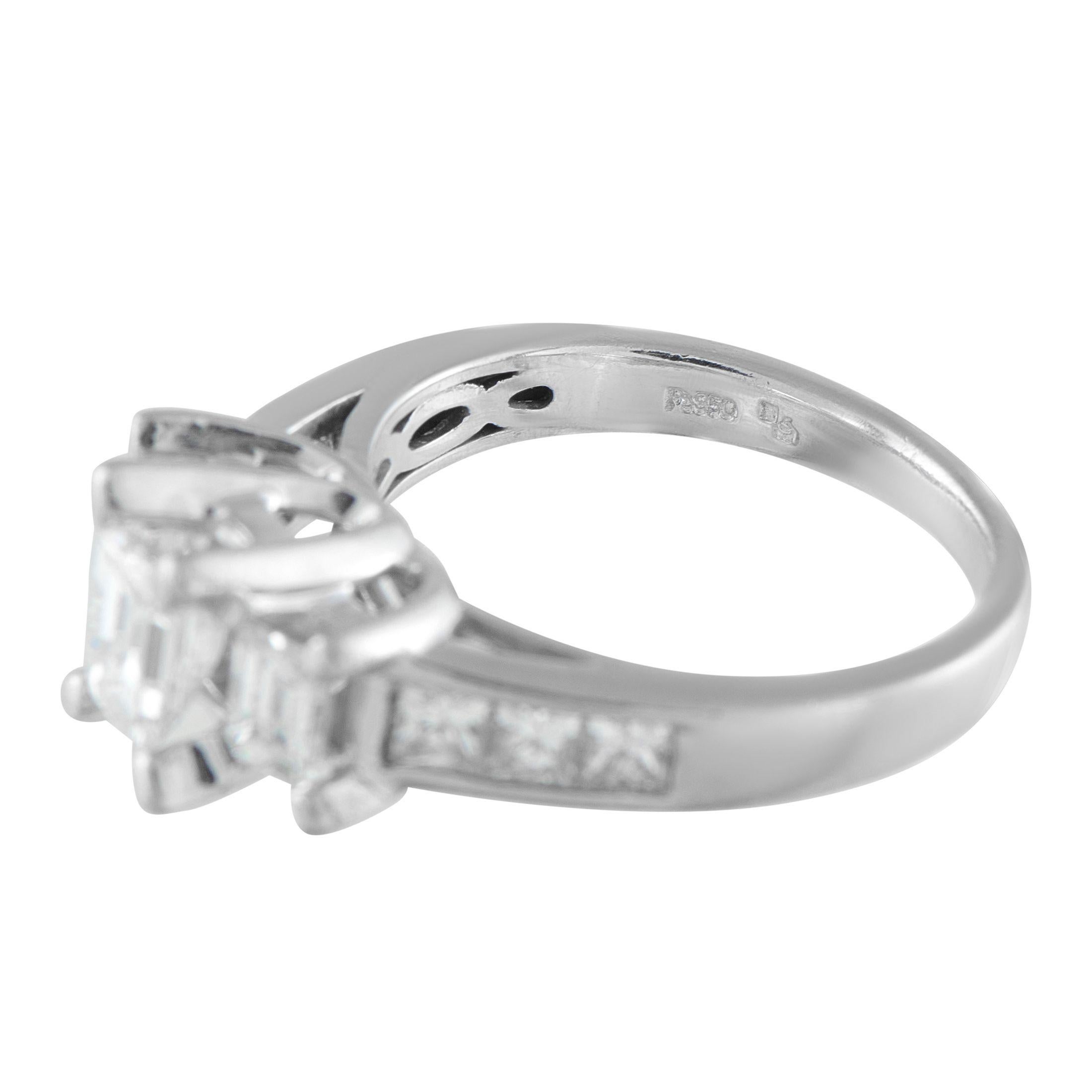 Anello di platino con 2,08 carati di diamanti MF01-072125 In condizioni ottime in vendita a Southampton, PA