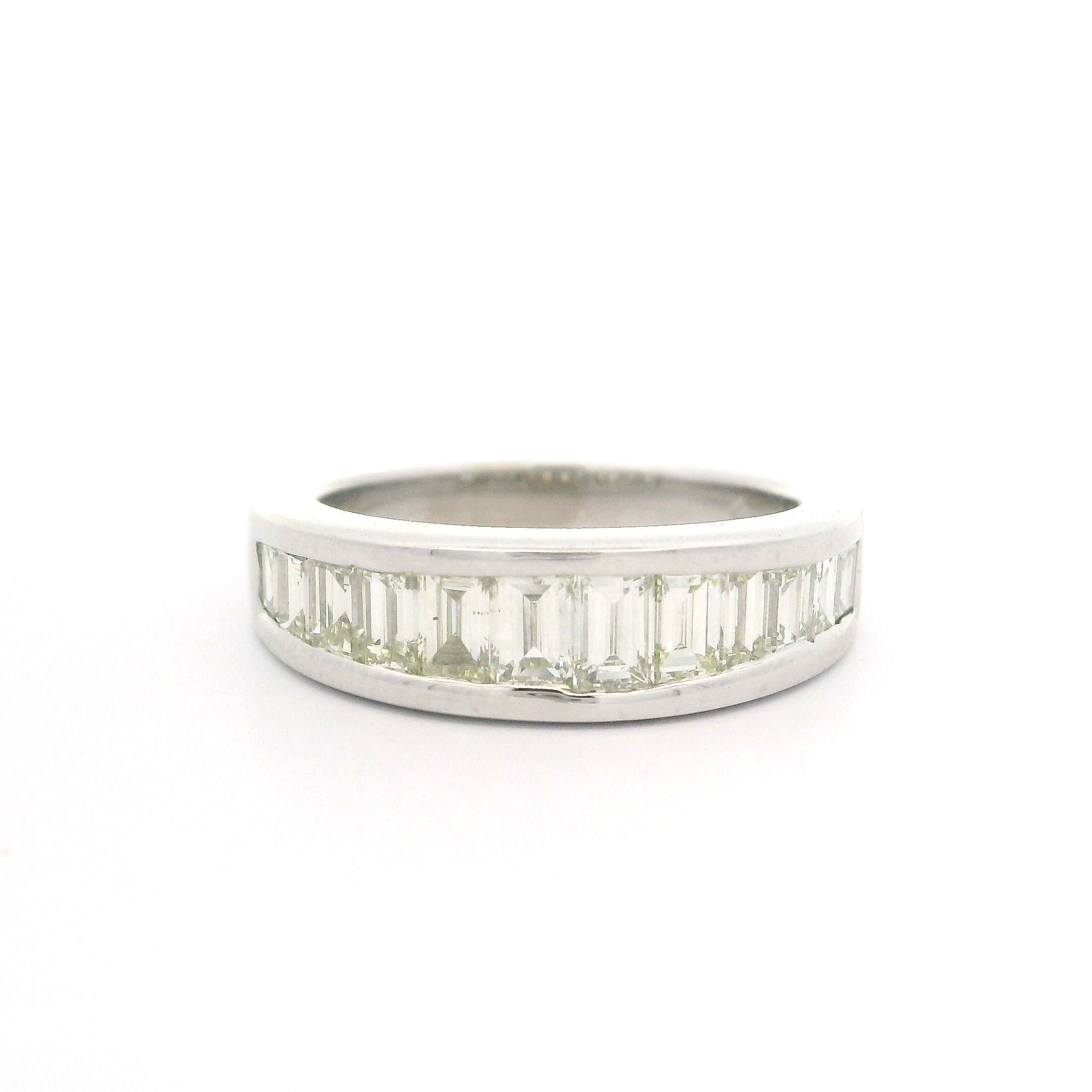 Alianza de Platino 2.0ctw Diamante Baguette Canal Tamaño 6 en venta 4