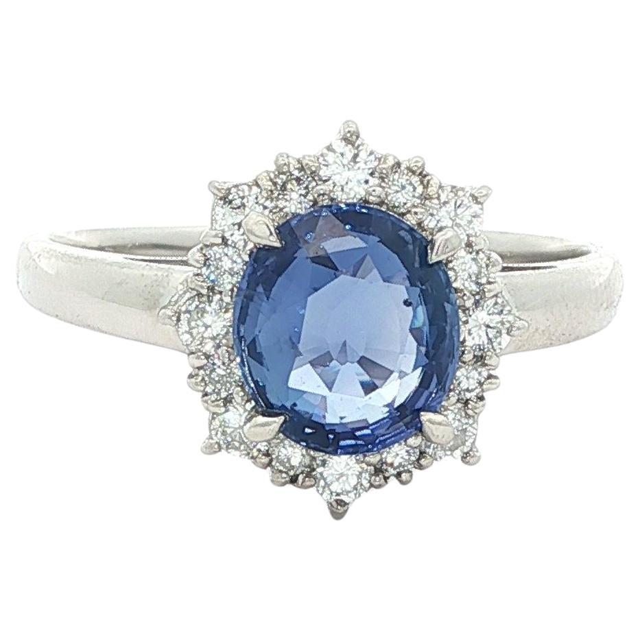 Bague en platine 2.22ctw No Heat Ceylon Oval Sapphire w/ Diamond Flower Halo en vente