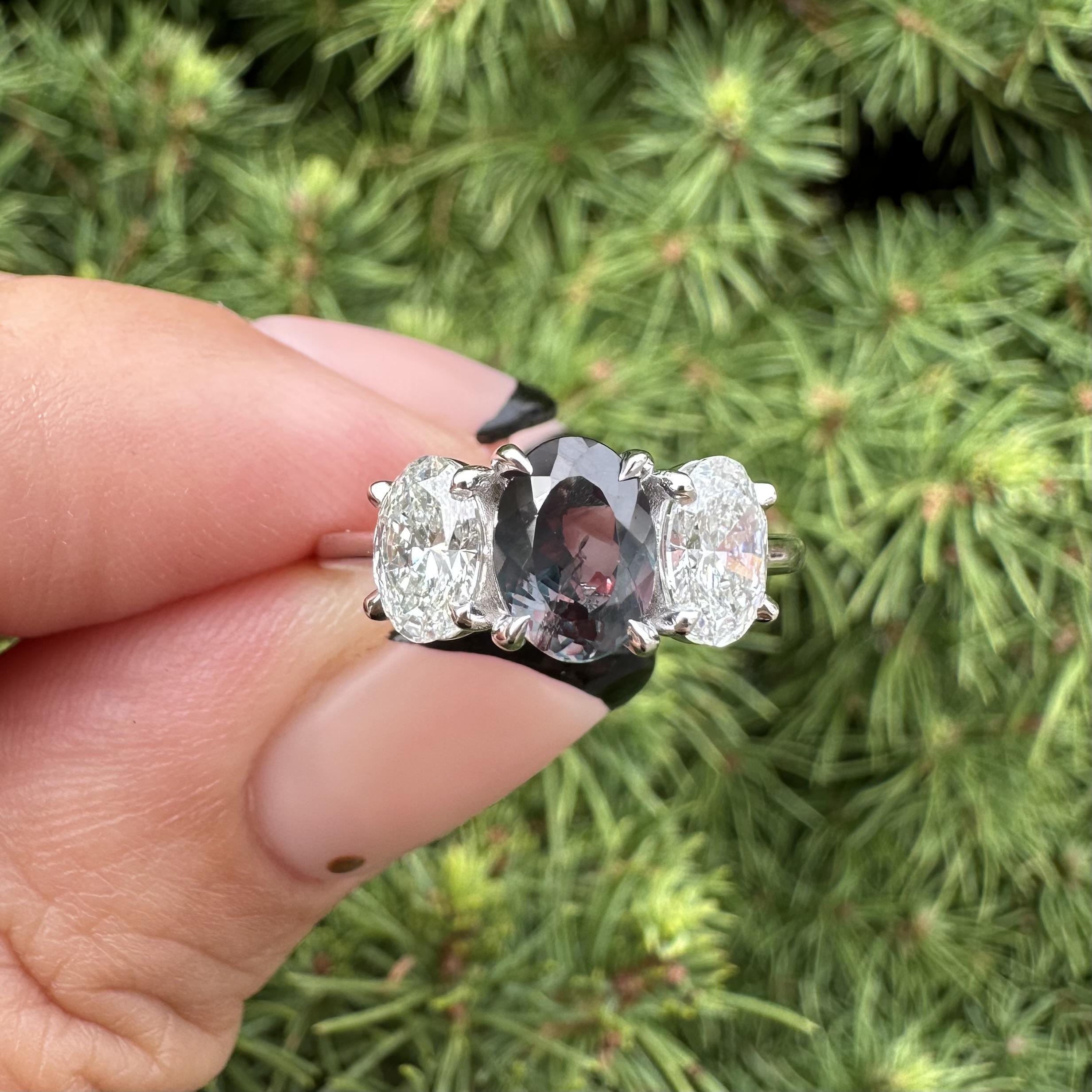 Bague ovale en platine 2.23ctw AGL Best Color Change Brazil Alexandrite Diamond 3 en vente 10