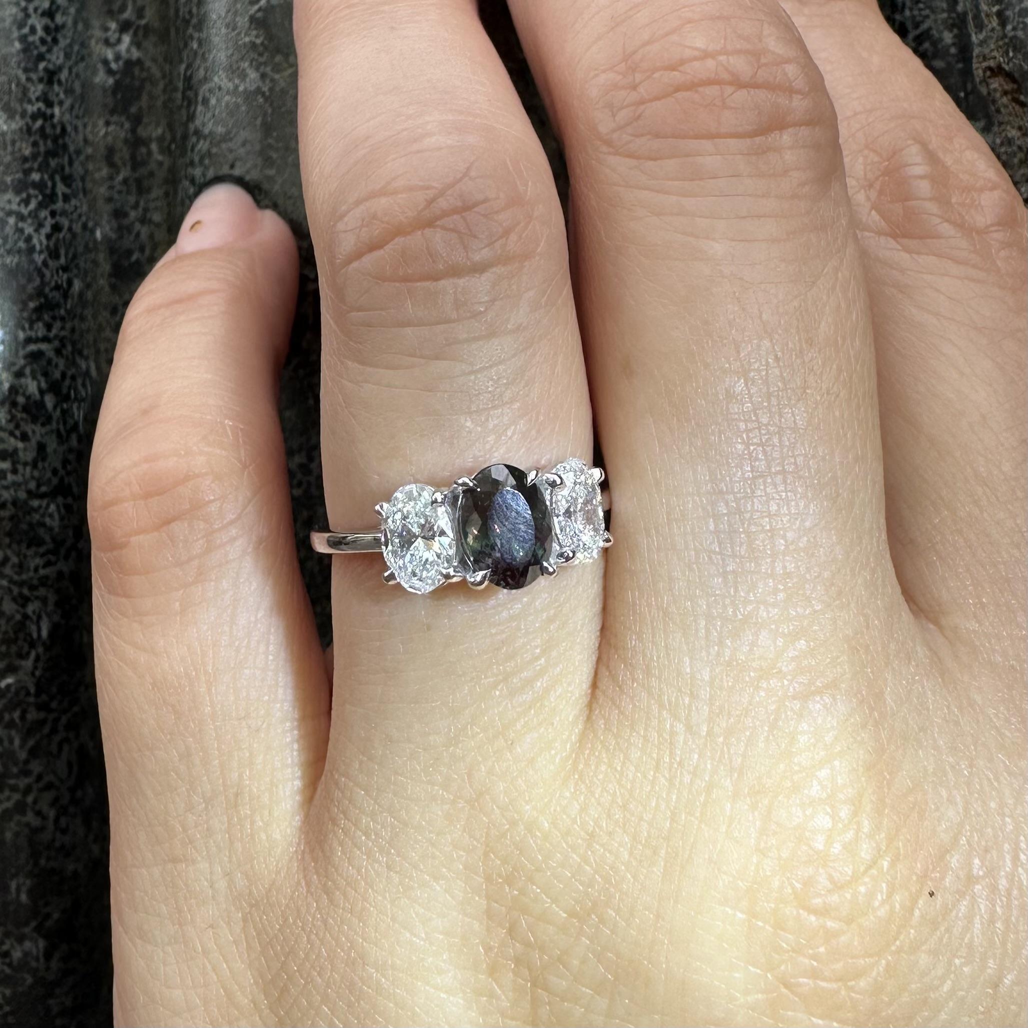 Bague ovale en platine 2.23ctw AGL Best Color Change Brazil Alexandrite Diamond 3 en vente 12