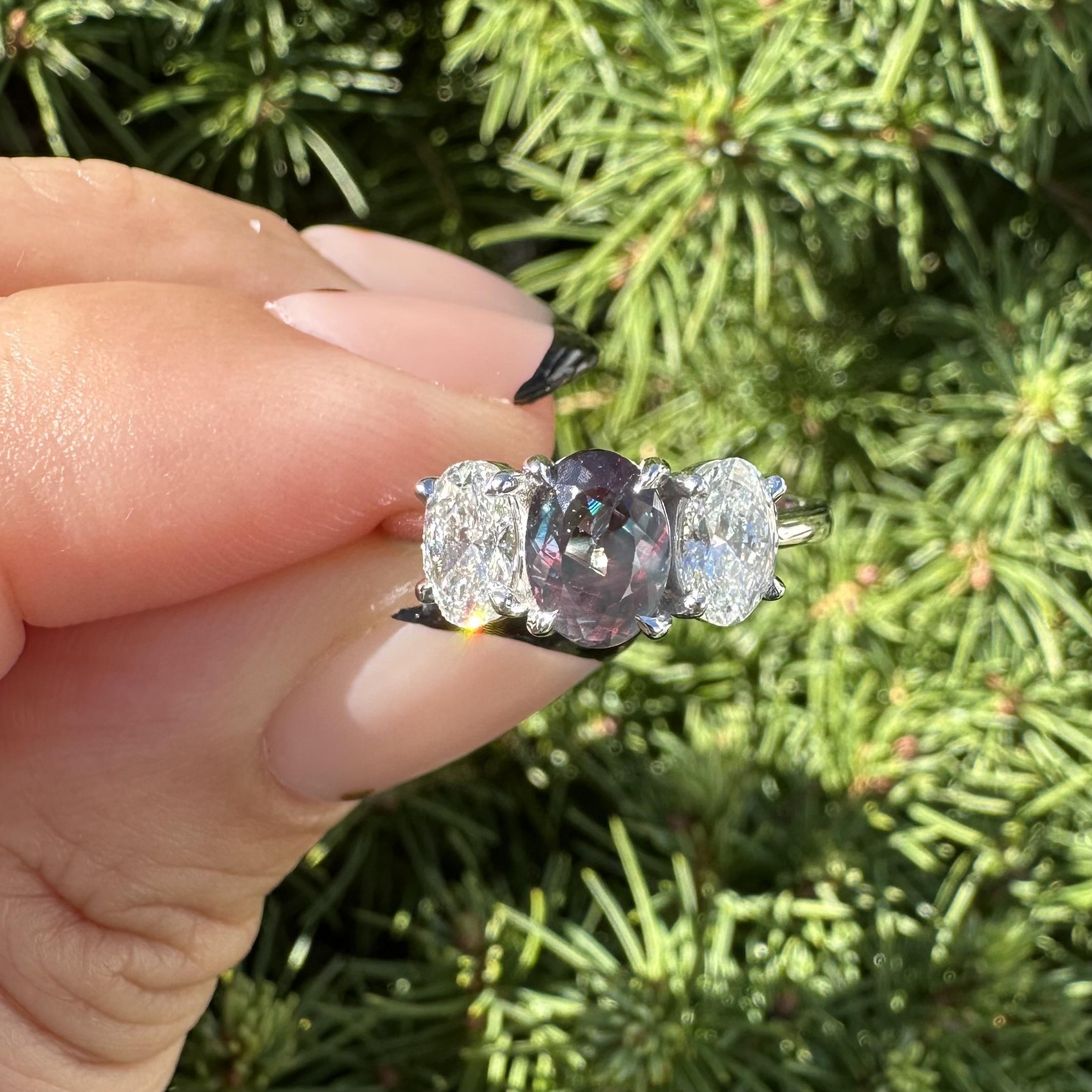 Bague ovale en platine 2.23ctw AGL Best Color Change Brazil Alexandrite Diamond 3 en vente 15