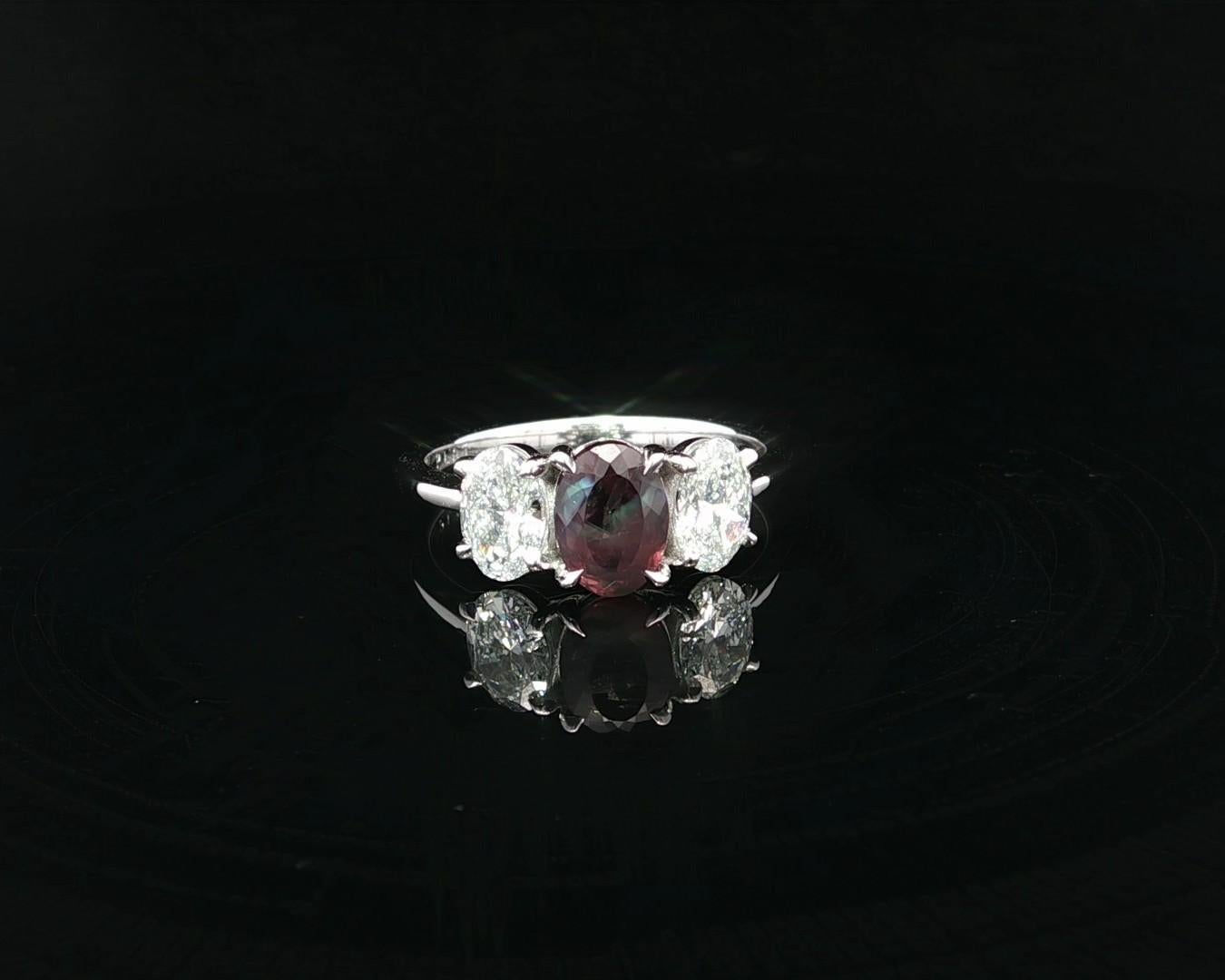 Taille ovale Bague ovale en platine 2.23ctw AGL Best Color Change Brazil Alexandrite Diamond 3 en vente