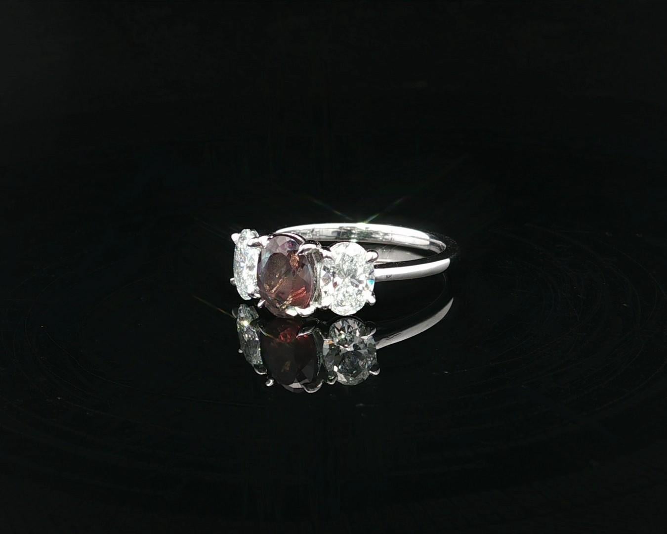 Bague ovale en platine 2.23ctw AGL Best Color Change Brazil Alexandrite Diamond 3 Pour femmes en vente