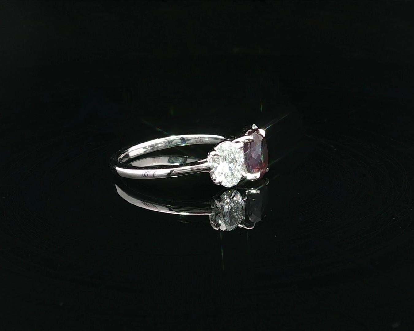 Bague ovale en platine 2.23ctw AGL Best Color Change Brazil Alexandrite Diamond 3 en vente 2