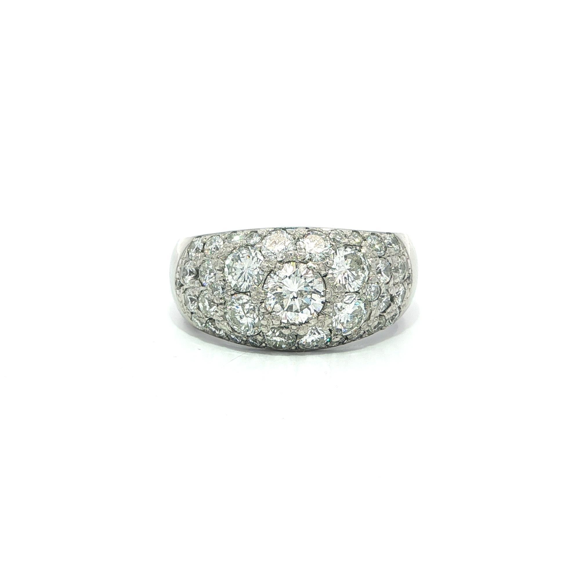 Bague en platine 2.23ctw Large Round Pave Set Diamonds Domed Band Ring en vente