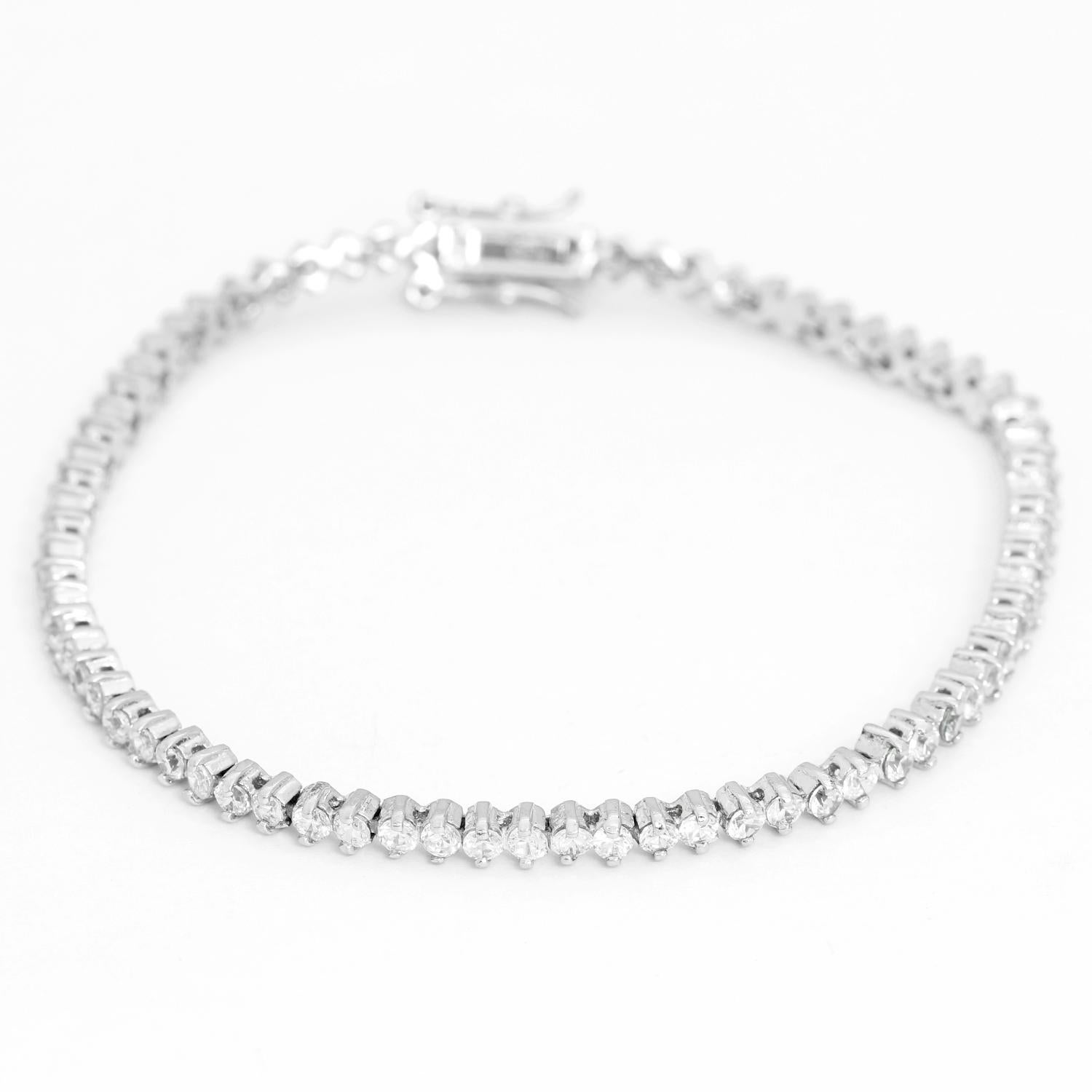 Platinum 2.28 ct. Diamond Tennis Bracelet Size 7  - This stunning tennis bracelet features 2.28 carats of SI2-SI3 clarity and HI-color diamonds set in platinum. Bracelet measures apx. 7 inches in length. Total weight is 7.9 grams.