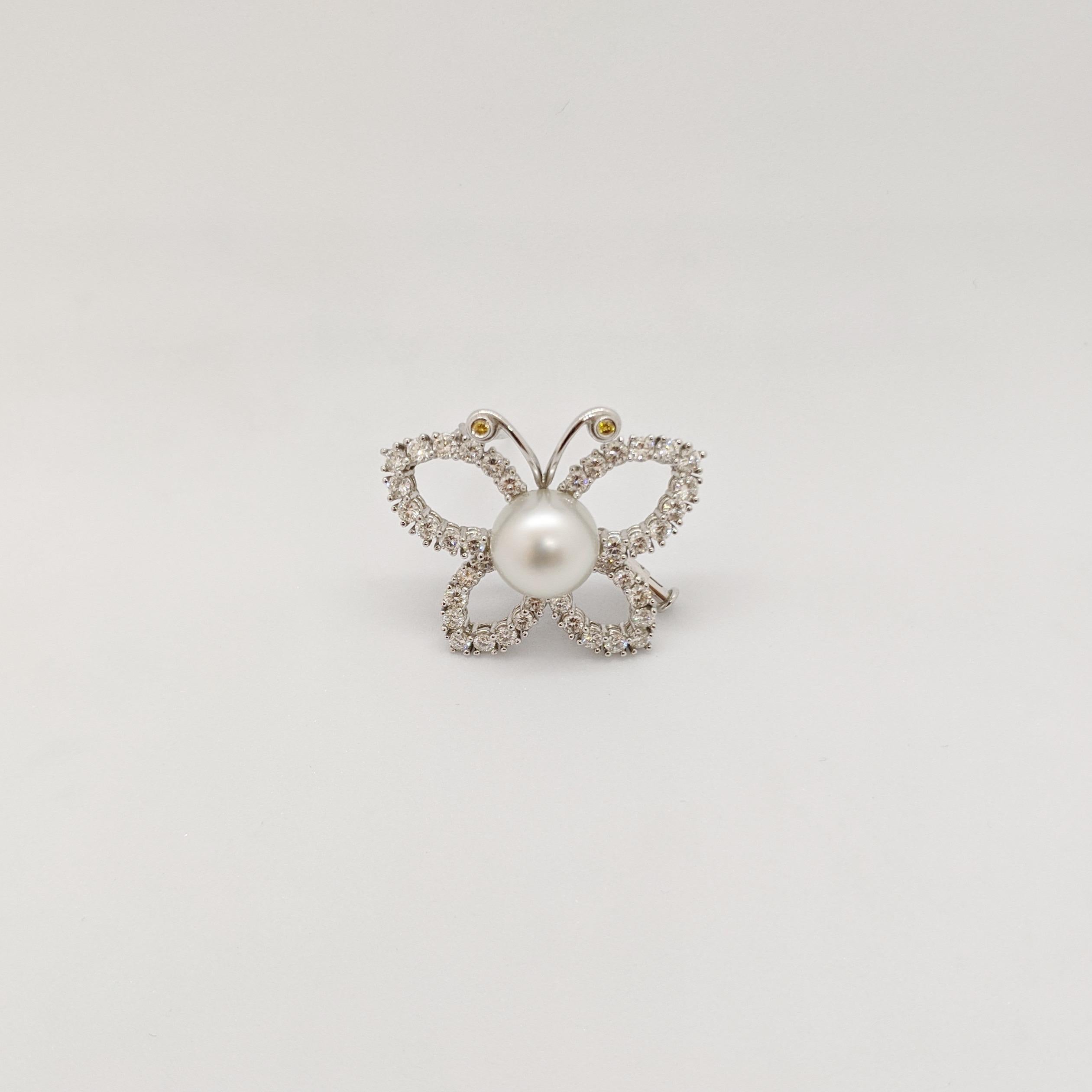This lovely Butterfly brooch is  prong set round brilliant Diamonds. The 2 aatennae have bezel set diamonds. The center of the brooch is a 11.3 mm South Sea Pearl. The butterfly measures 1.25