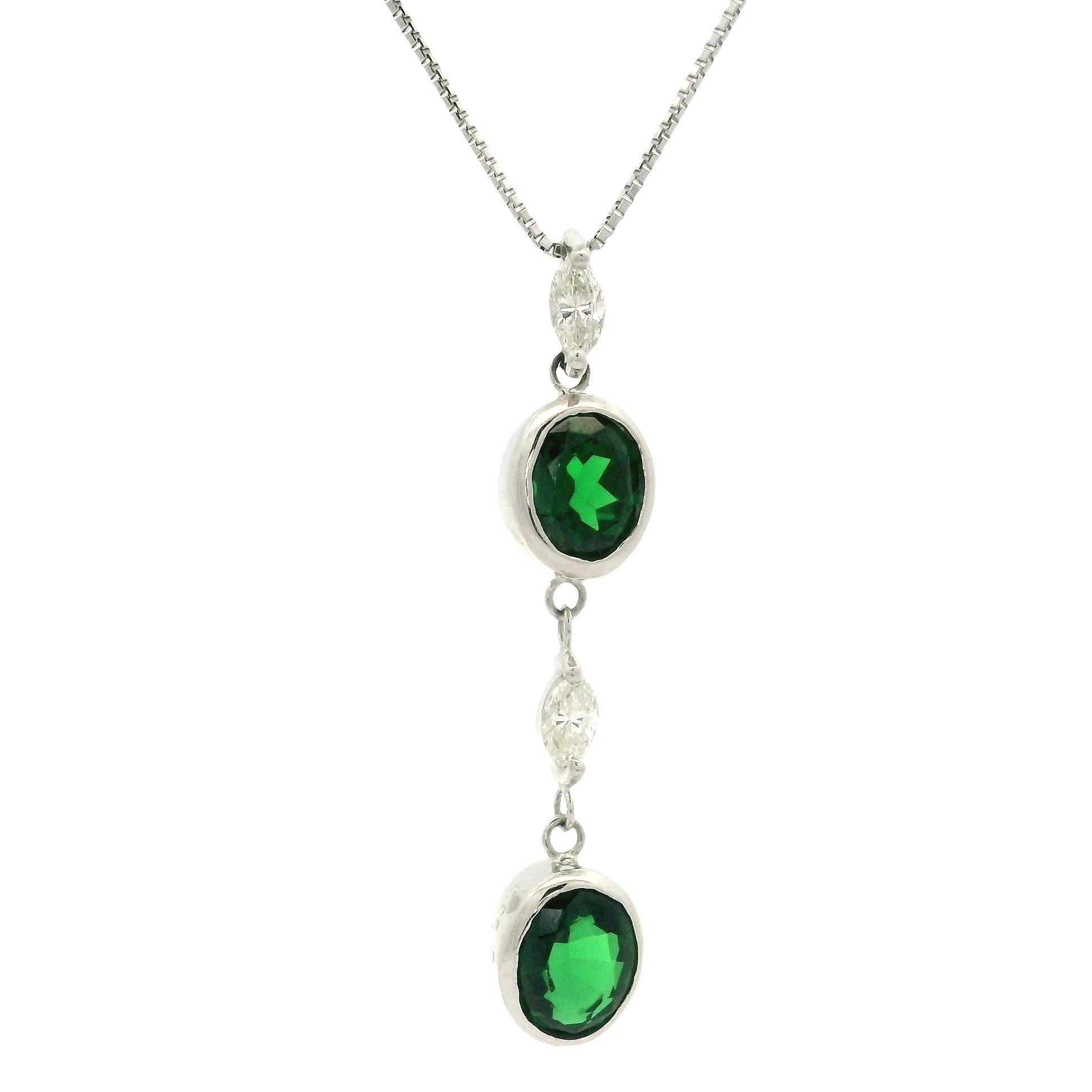 Platino 2.29ctw Tsavorite Diamond Long Drop Lariat Pendant Collar Ajustable en venta 2