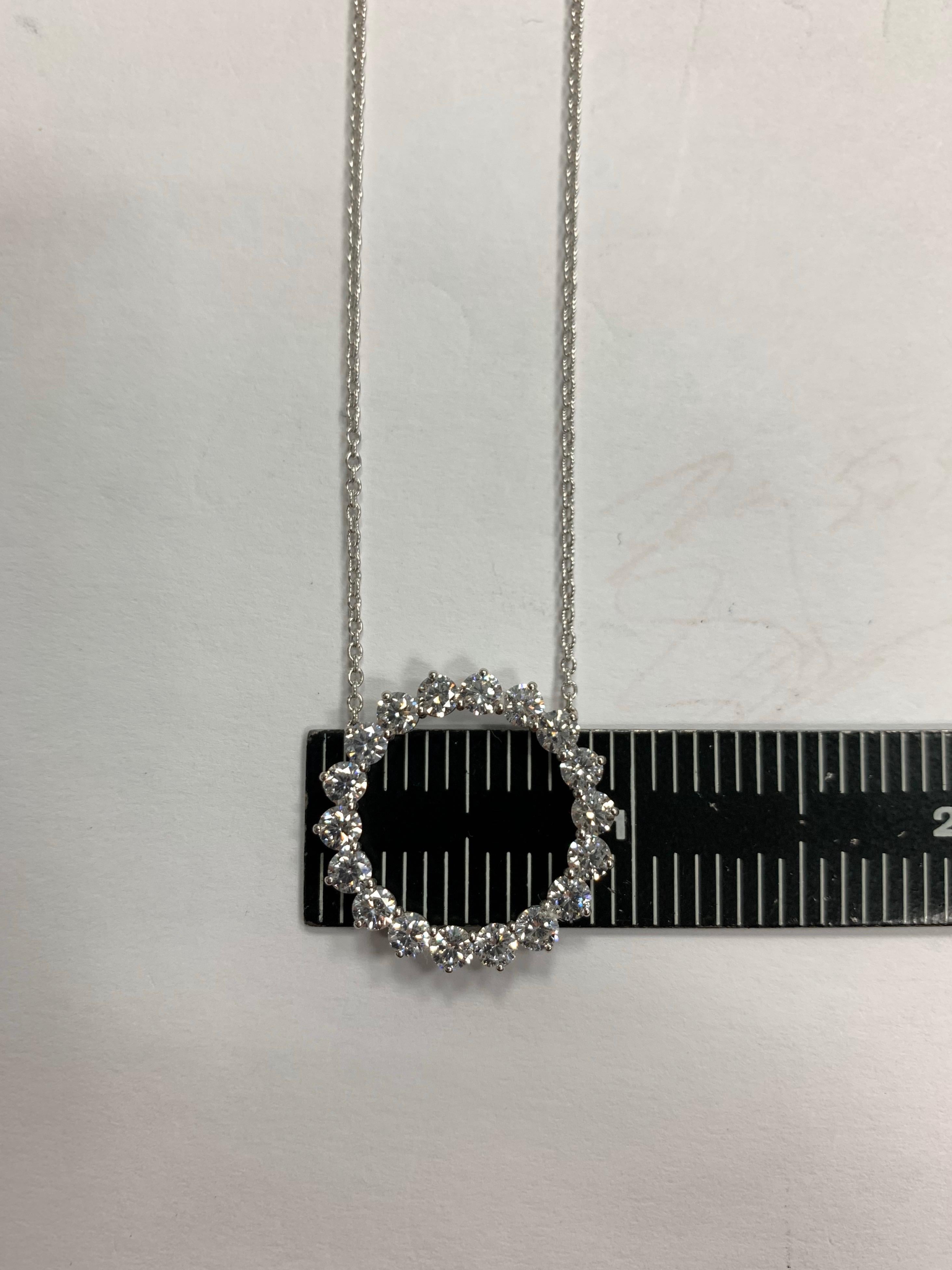 Platin 2,32 Karat natürlicher farbloser runder Brillant-Diamant Moderner Anhänger im Angebot 3