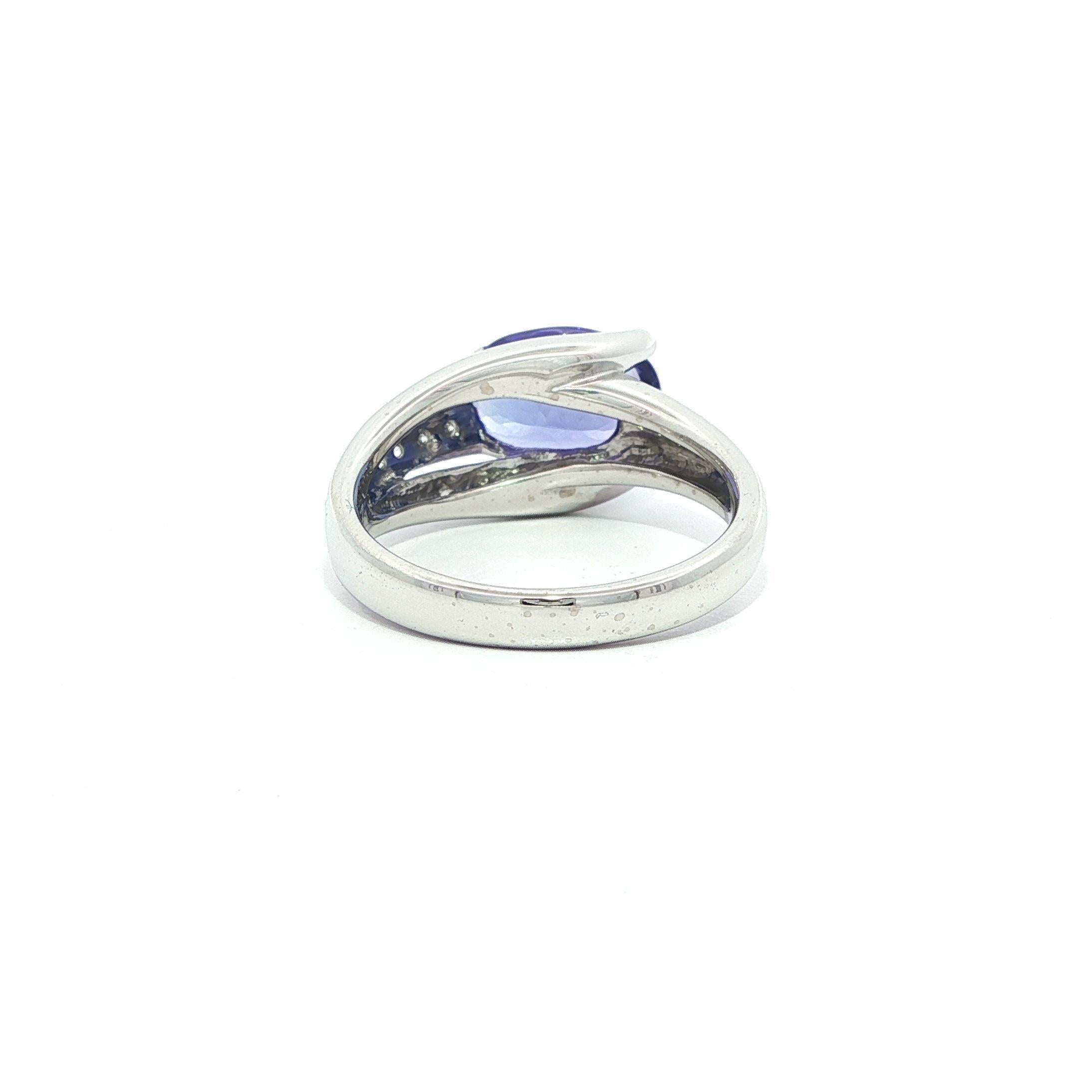 Anillo de platino con tanzanita azul violeta ovalada muy bonita de 2,35 ctw con acentos de diamantes en pavé en venta 7