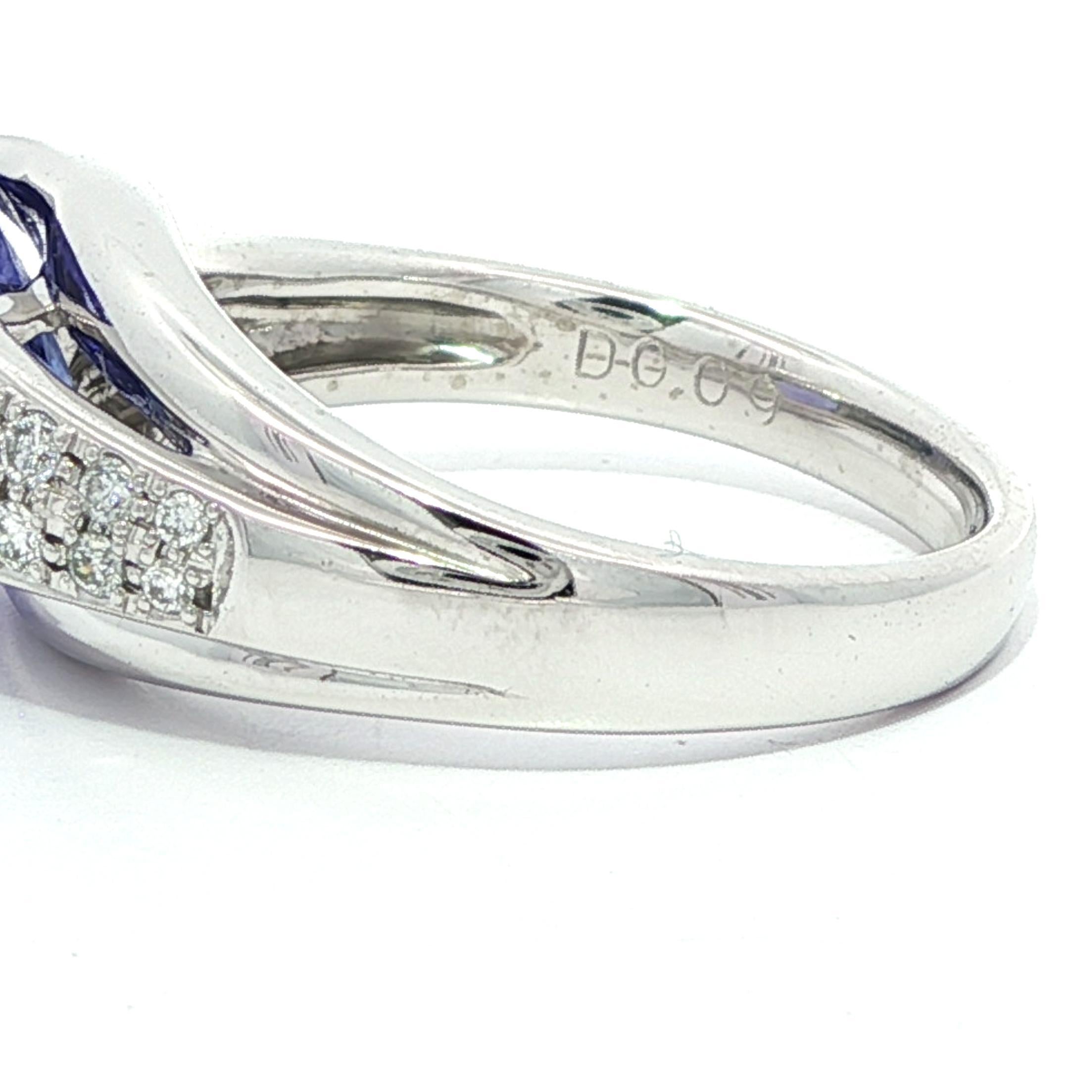 Anillo de platino con tanzanita azul violeta ovalada muy bonita de 2,35 ctw con acentos de diamantes en pavé Corte oval en venta