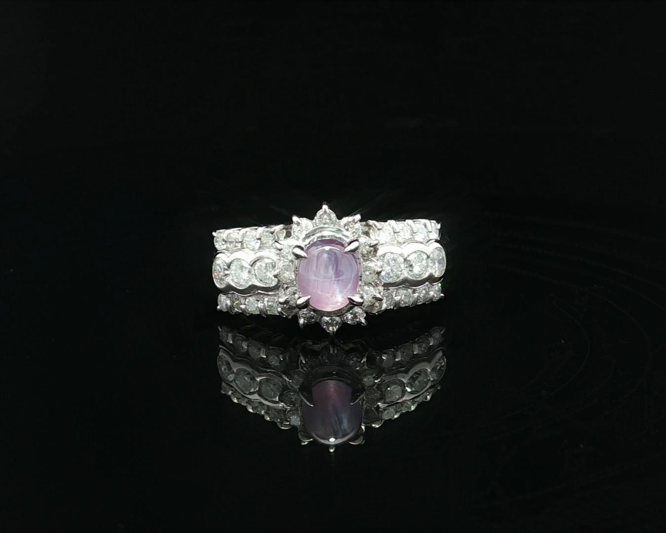 Donna Anello in platino con zaffiro viola a stella cabochon e diamante a 3 file da 2,3 carati in vendita