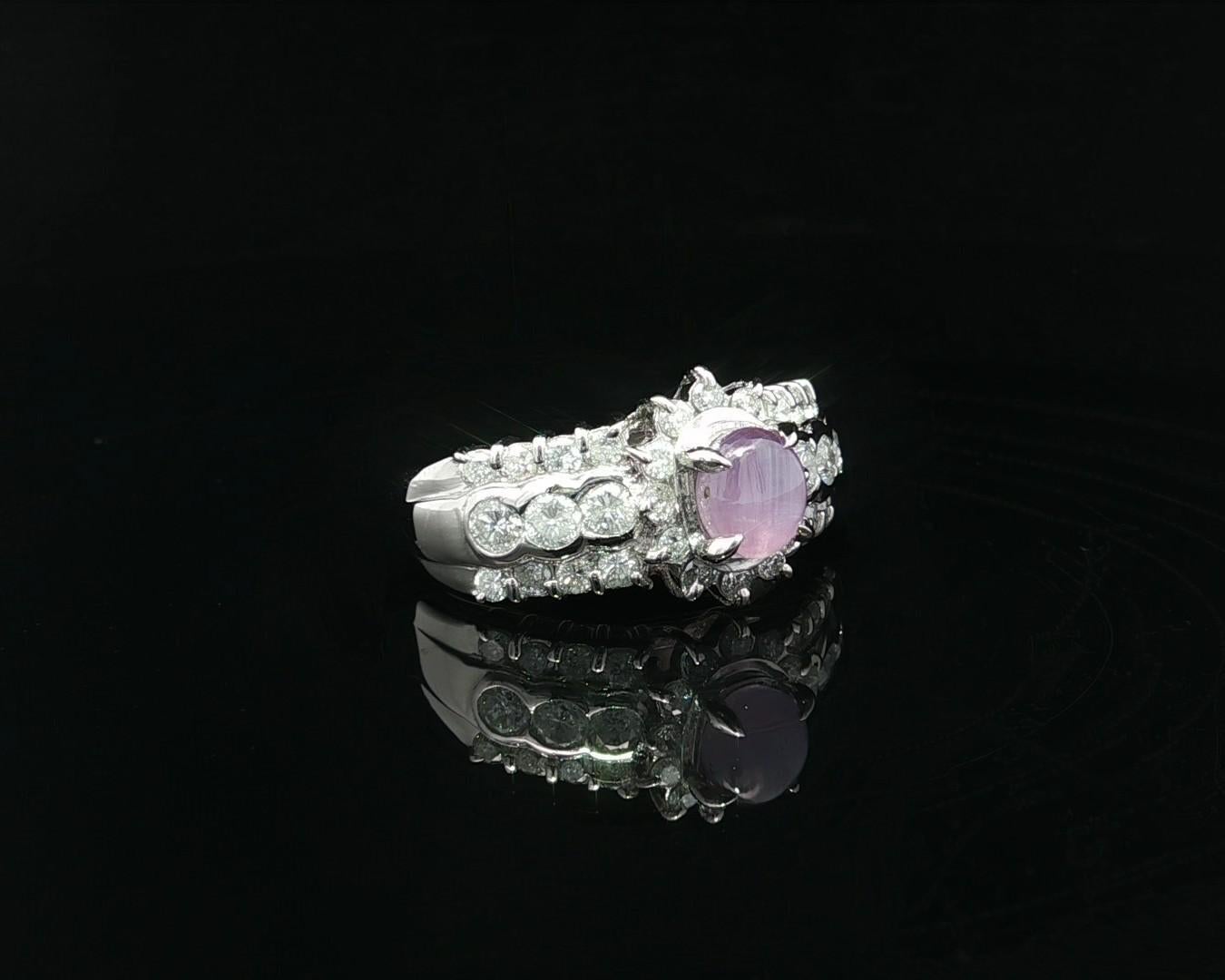 Anello in platino con zaffiro viola a stella cabochon e diamante a 3 file da 2,3 carati in vendita 1
