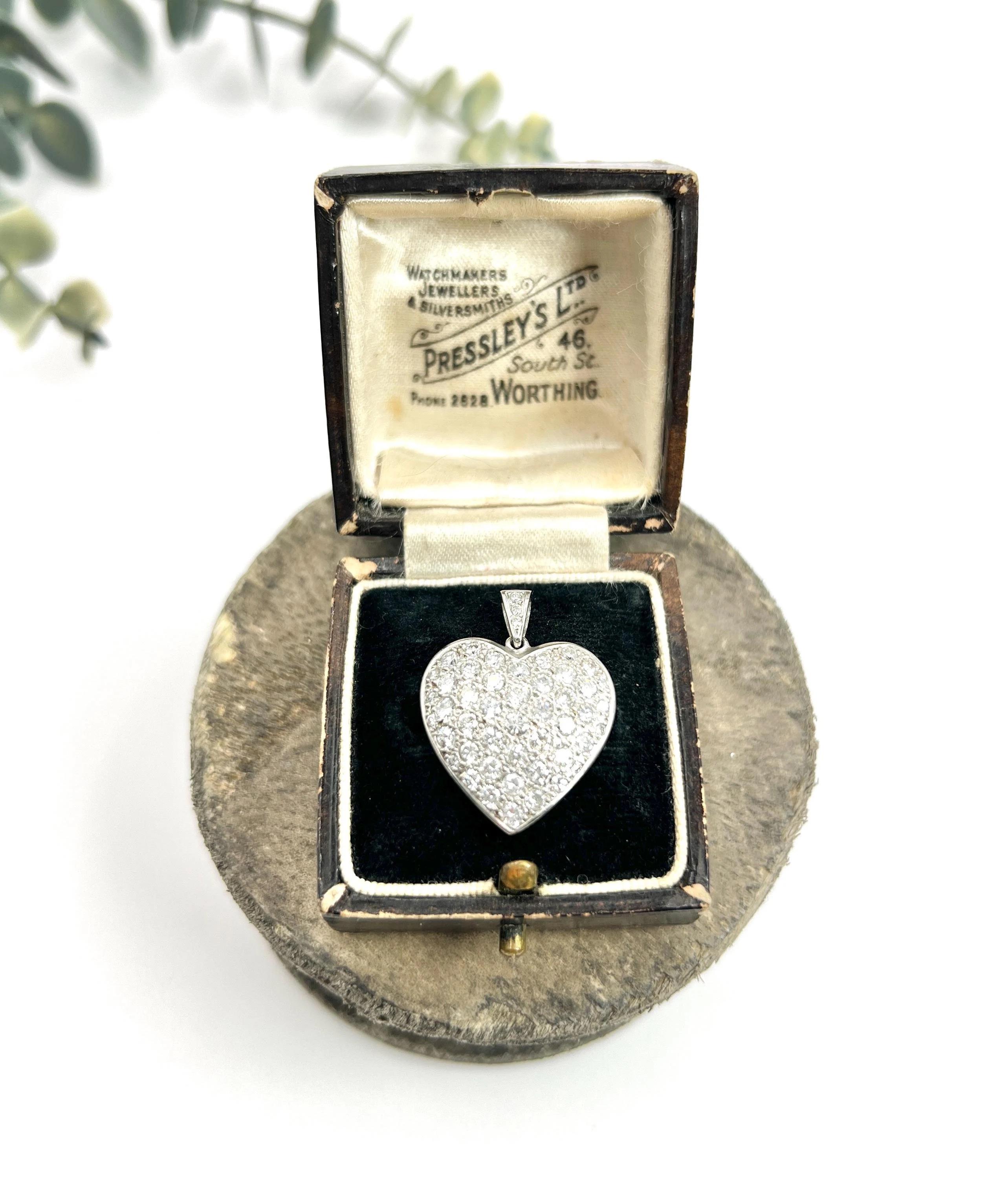 Platinum 2.40 Carat Diamond Pave Heart Pendant In Good Condition For Sale In Brighton, GB