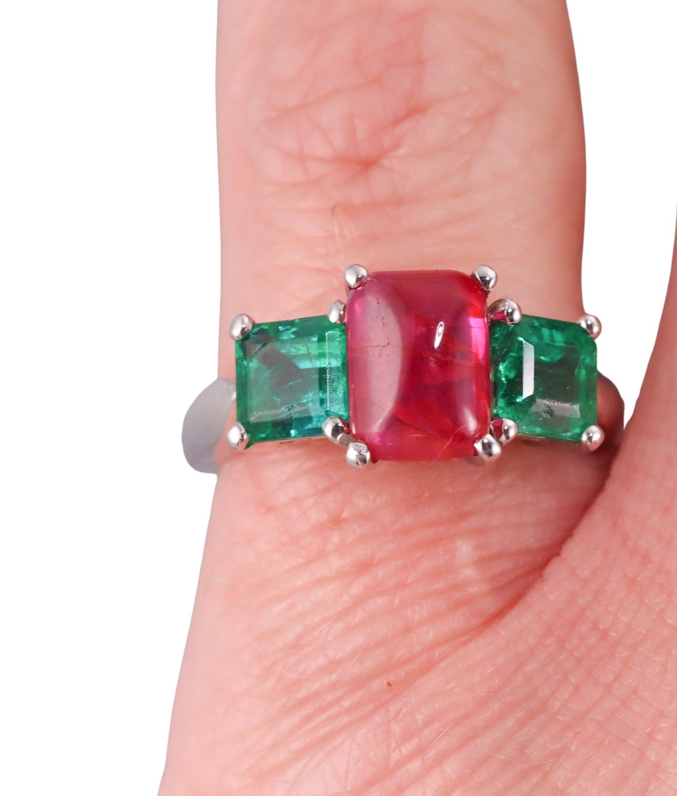 Platinum 2.40ct Ruby Emerald 3 Stone Ring For Sale 1
