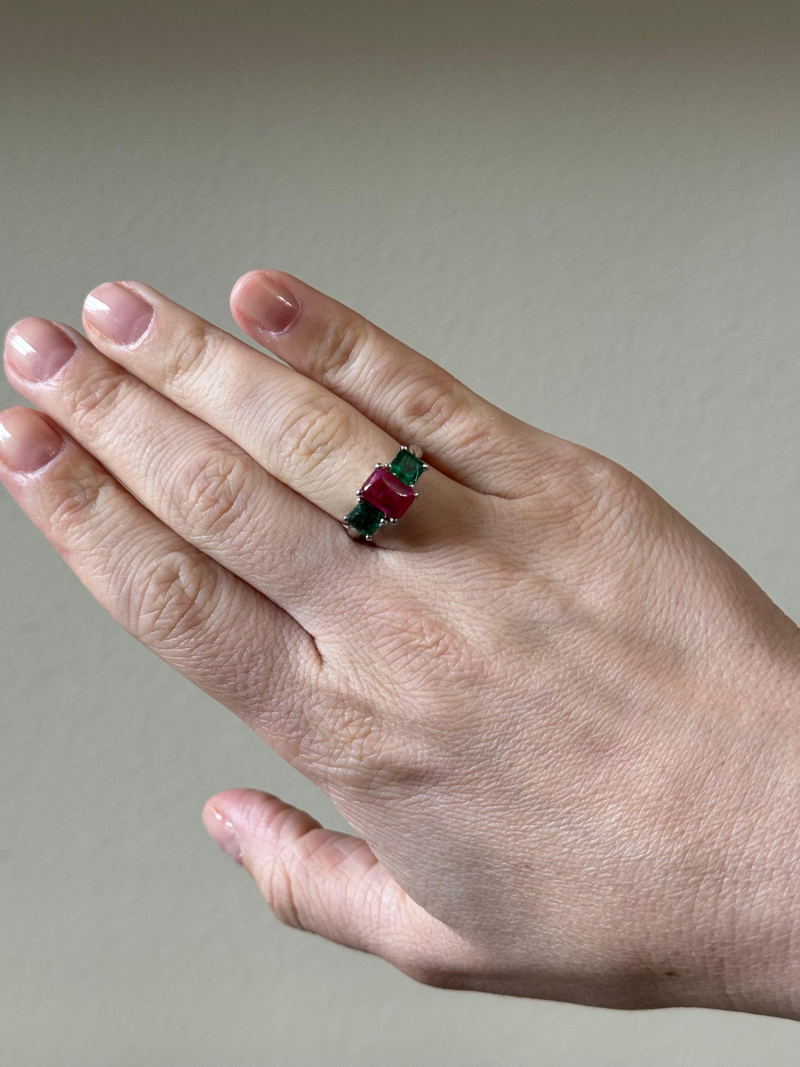 Platinum 2.40ct Ruby Emerald 3 Stone Ring For Sale 2