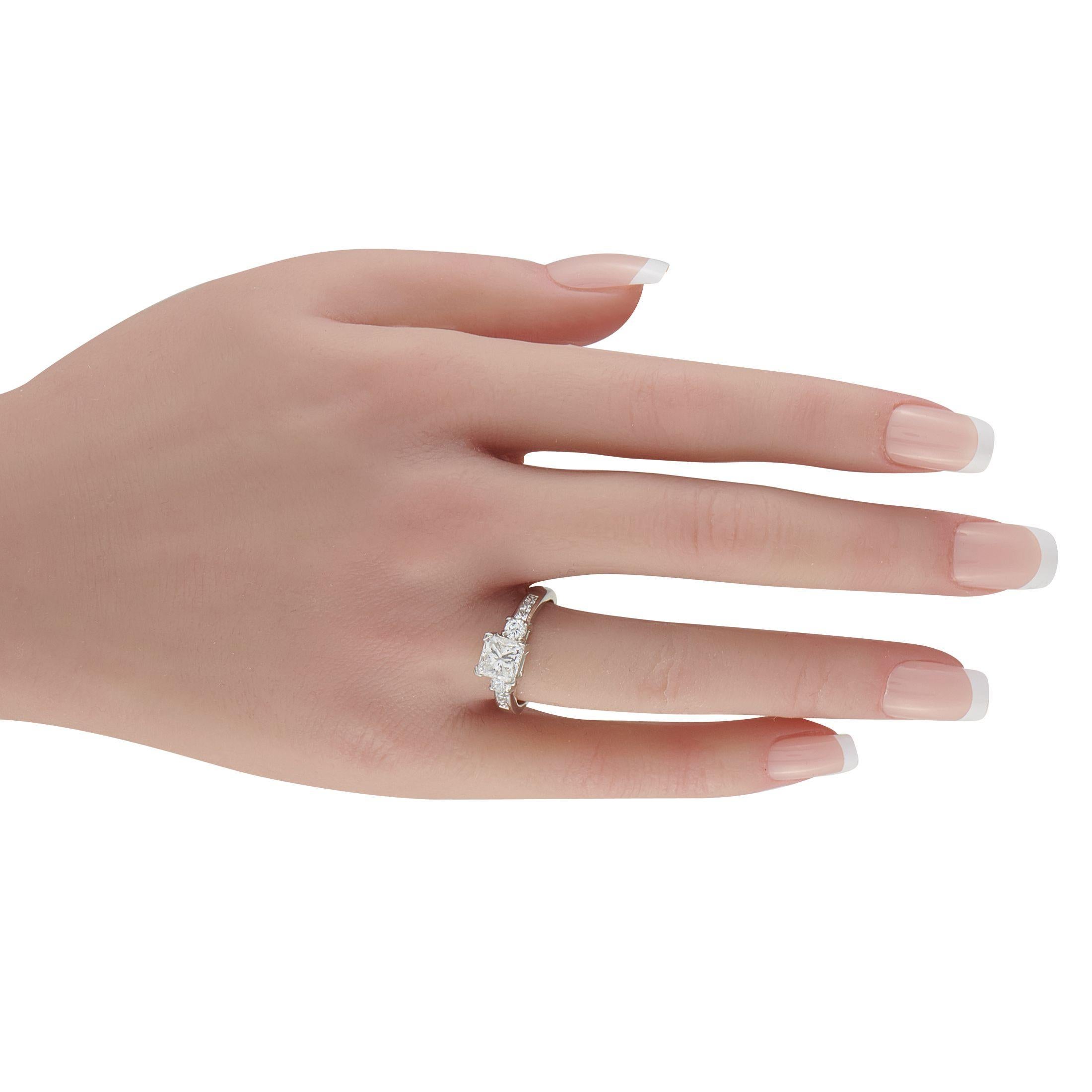Platin 2,41ct Diamant Ring MF14-072325 (Carréschliff) im Angebot