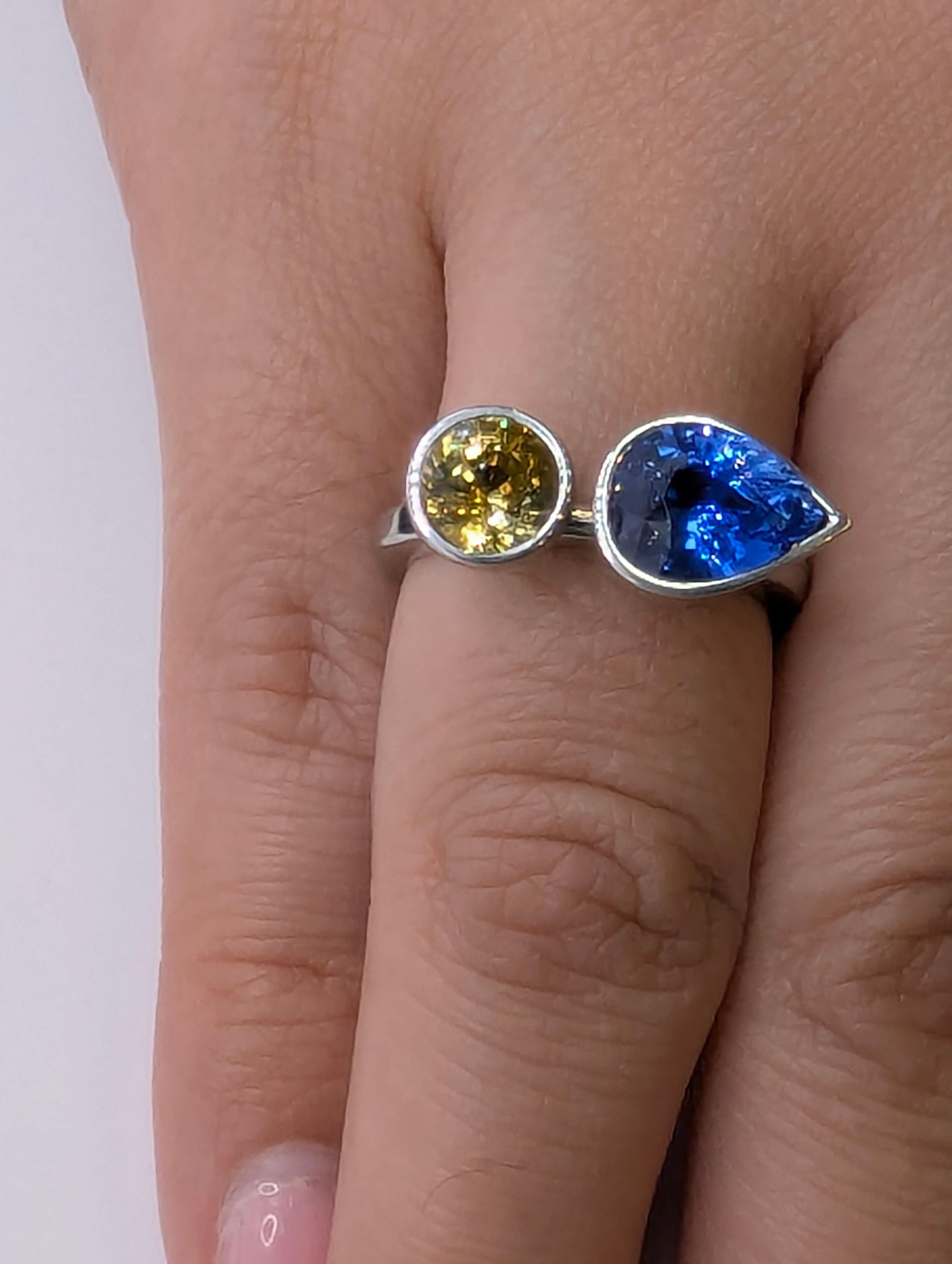 For Sale:  Platinum 2.43 Carat Blue Sapphire and 1.06 Carat Yellow Sapphire Sculpture Ring 2