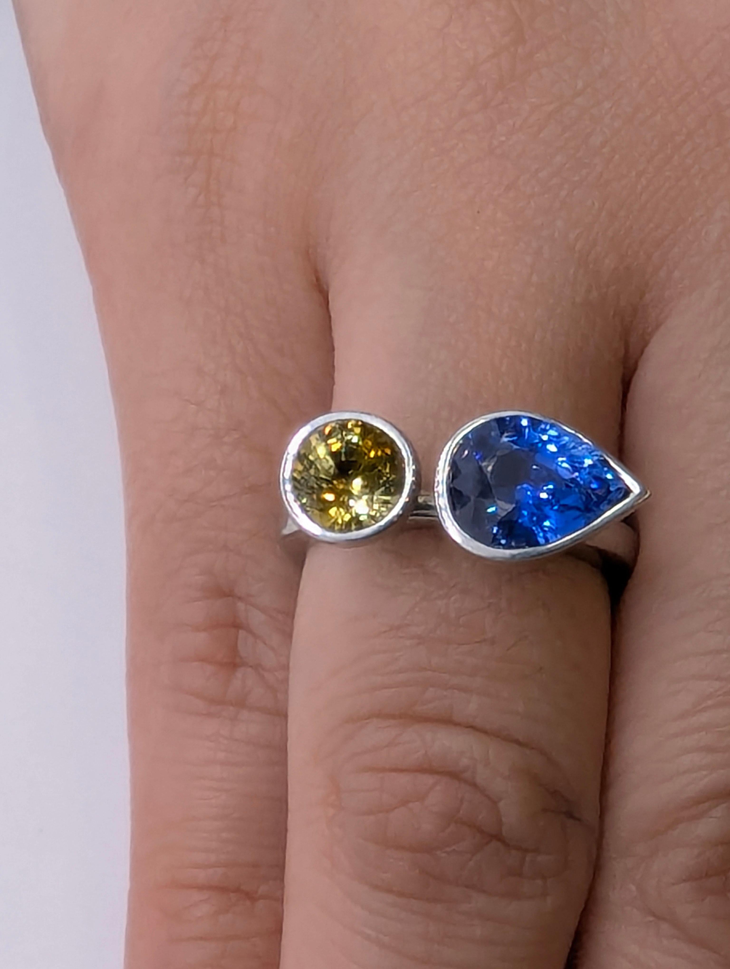 For Sale:  Platinum 2.43 Carat Blue Sapphire and 1.06 Carat Yellow Sapphire Sculpture Ring 4