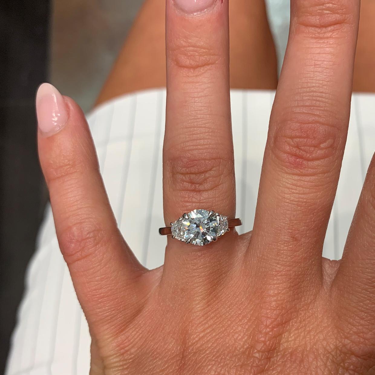 Platinum 2.46ctw GIA Certified XXX Round Diamond 3-Stone Engagement Ring For Sale 1