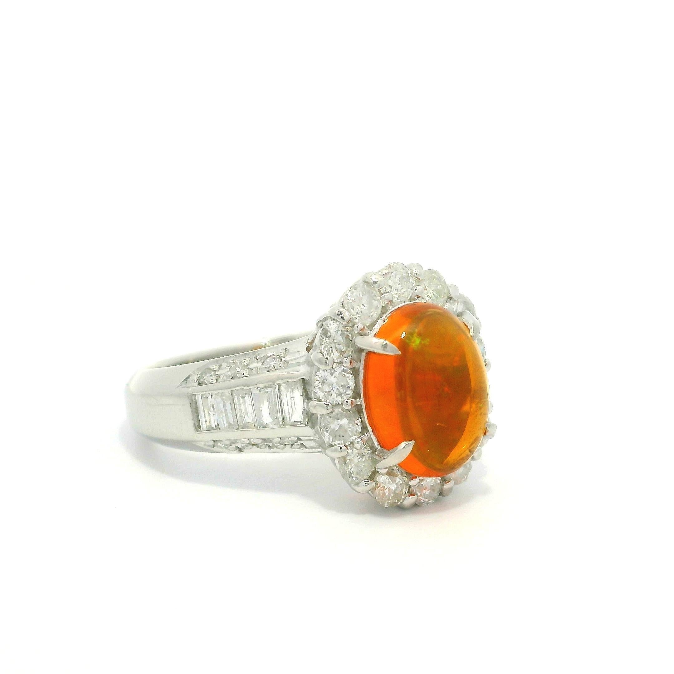 Bague moderne en platine, opale orange ovale Jelly Opal Bageutte et diamant rond 2,48 carats en vente 5