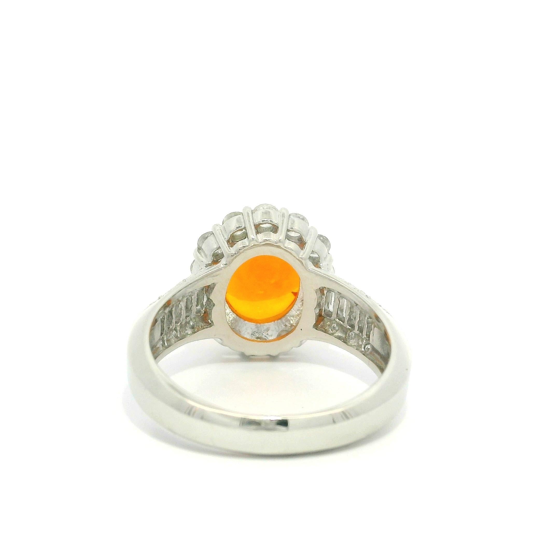 Bague moderne en platine, opale orange ovale Jelly Opal Bageutte et diamant rond 2,48 carats en vente 4