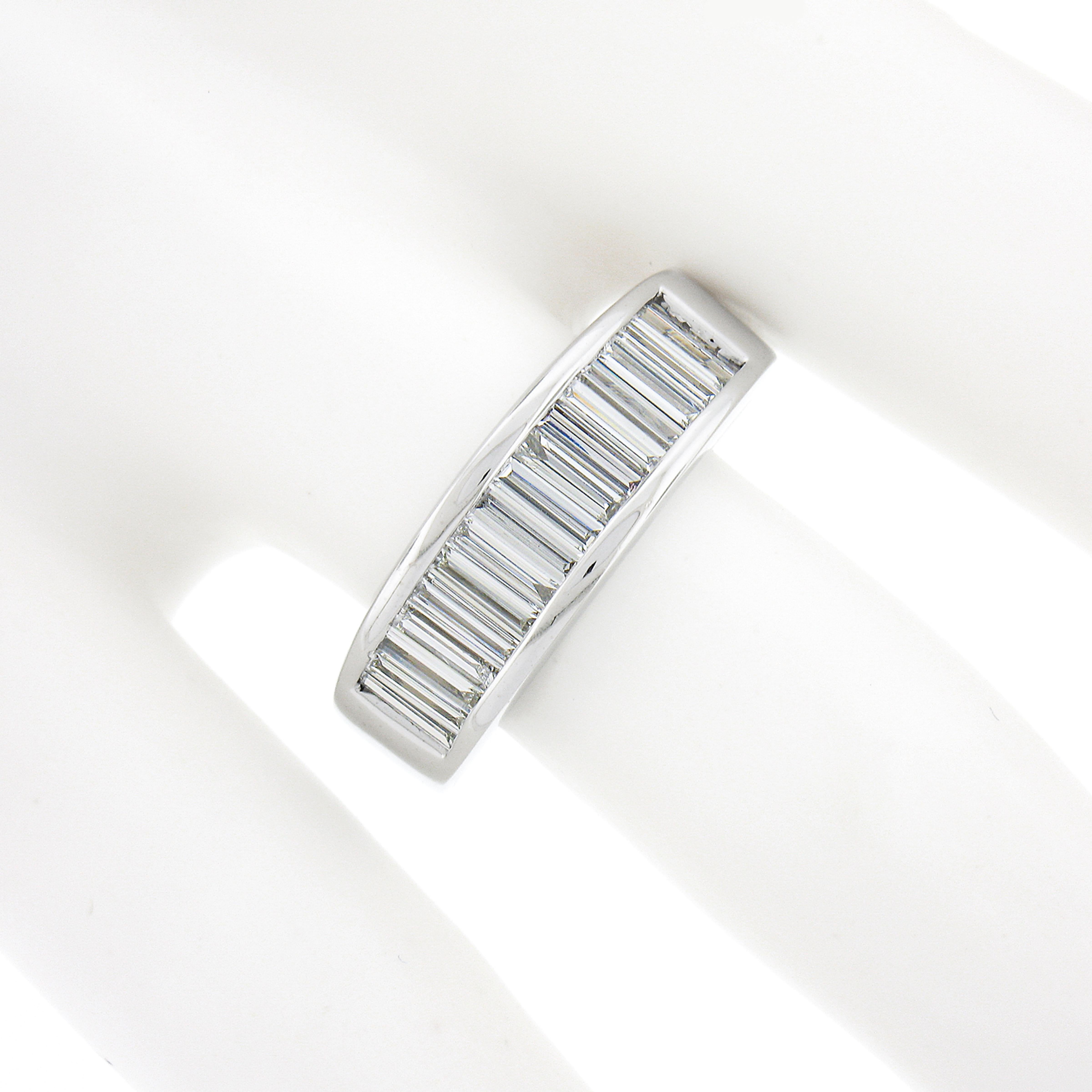 Platin 2,50ctw Kanal lange gerade Baguette Diamant breite stapelbar Band Ring im Zustand „Hervorragend“ in Montclair, NJ