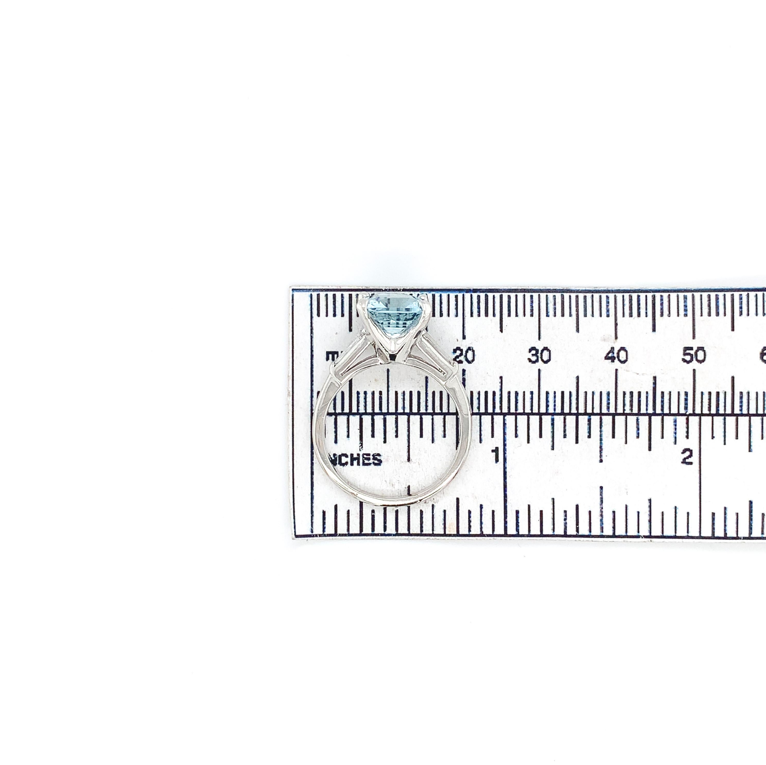 Platinum 2.51 carat Cushion Cut Aquamarine Ring with Diamond Baguettes For Sale 6