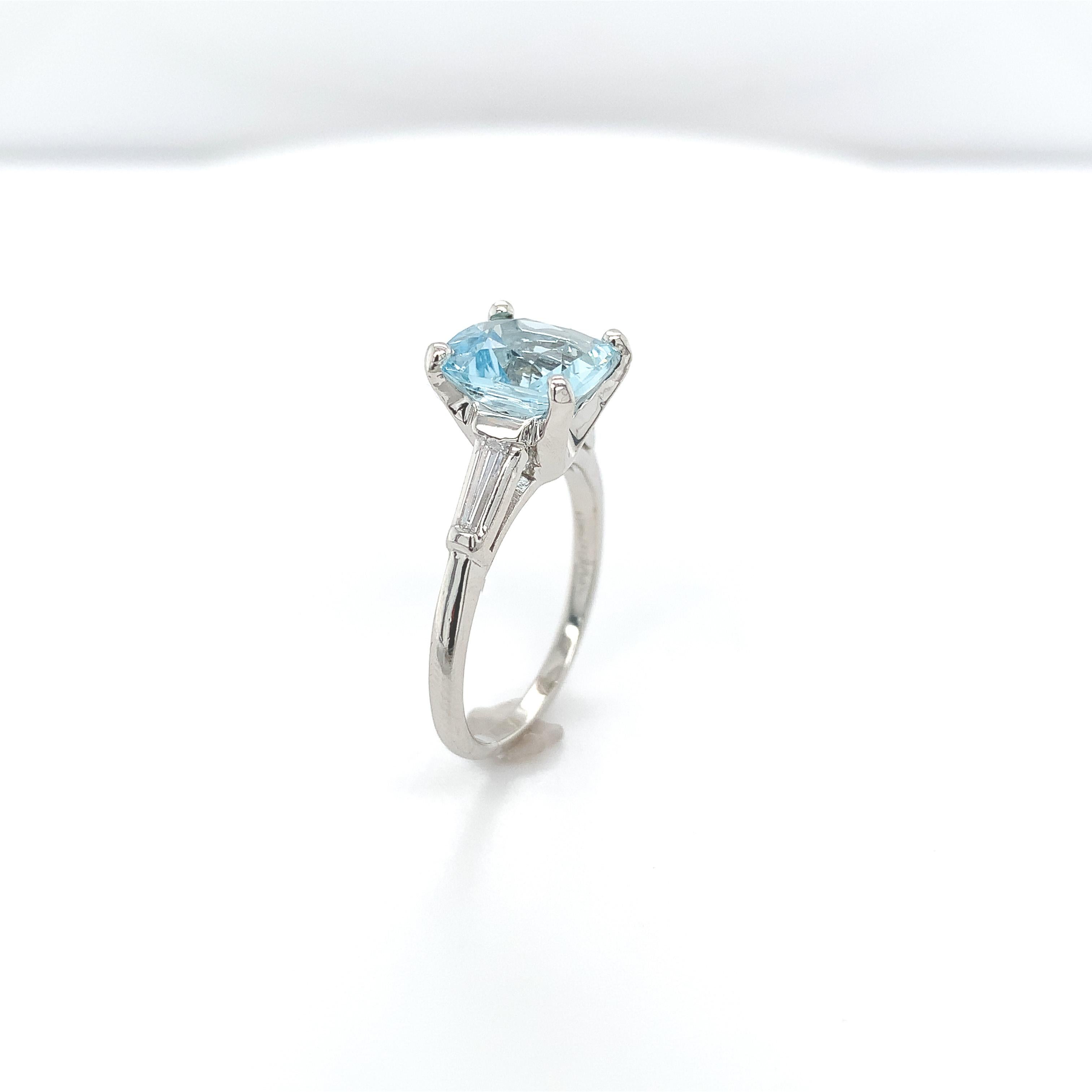 Platinum 2.51 carat Cushion Cut Aquamarine Ring with Diamond Baguettes In Good Condition For Sale In Big Bend, WI