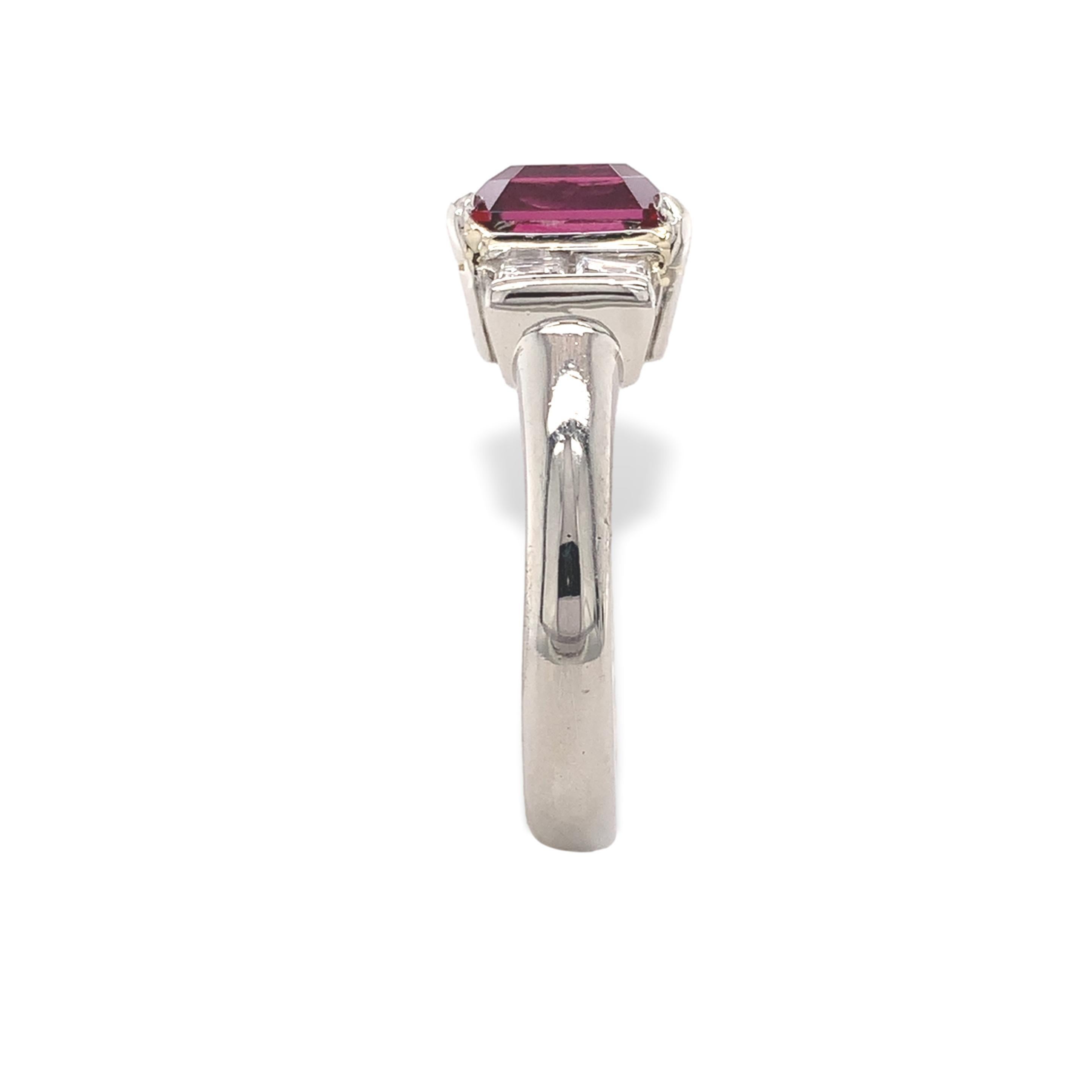 Platinum 2.55 carat Garnet and Diamond Ring size 5.75 In Good Condition For Sale In Big Bend, WI
