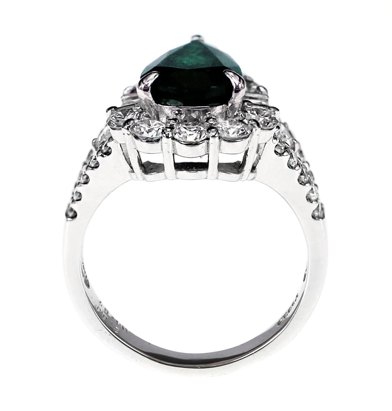 Platinum 2.63 Carat Vivid Green Zambian Emerald and Diamond Engagement Ring In New Condition In Hung Hom, HK