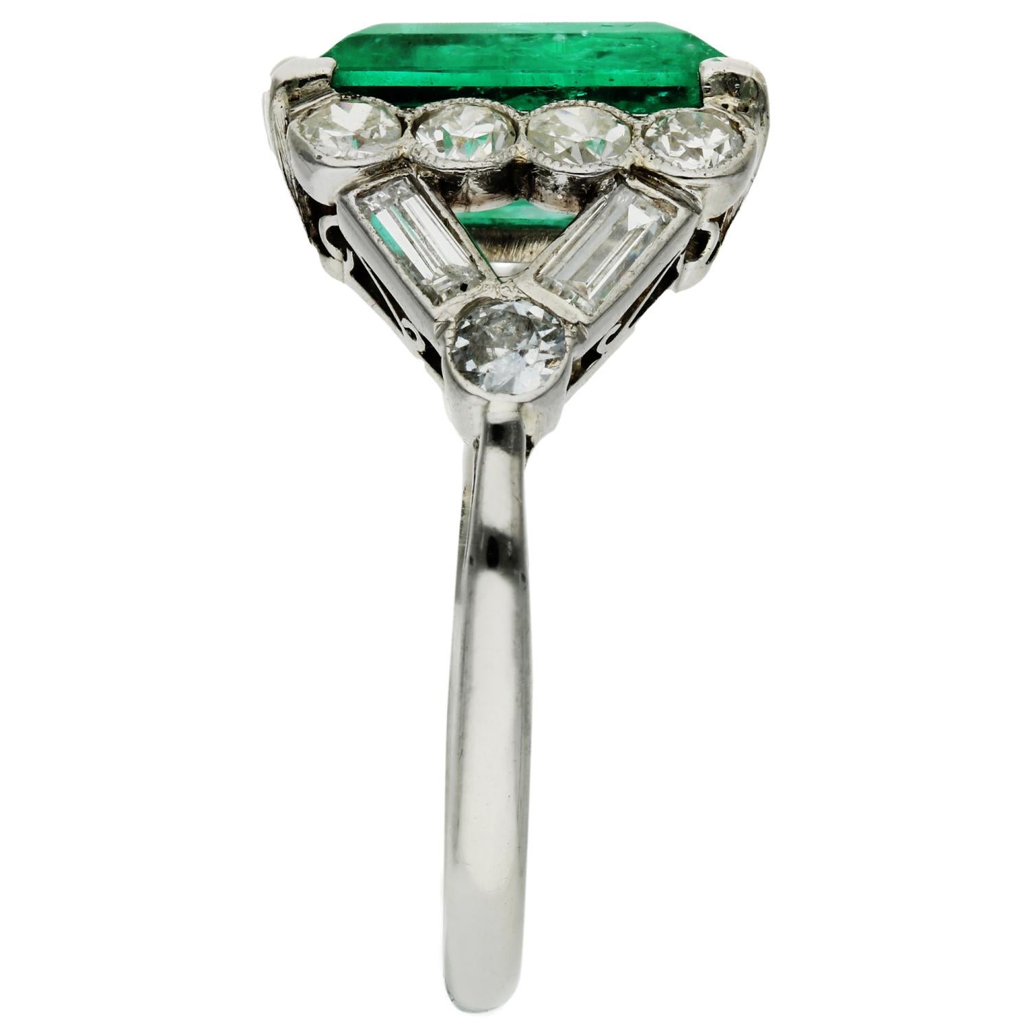 Women's Platinum 2.65ct Emerald & 0.70ct Diamond Dress Ring For Sale