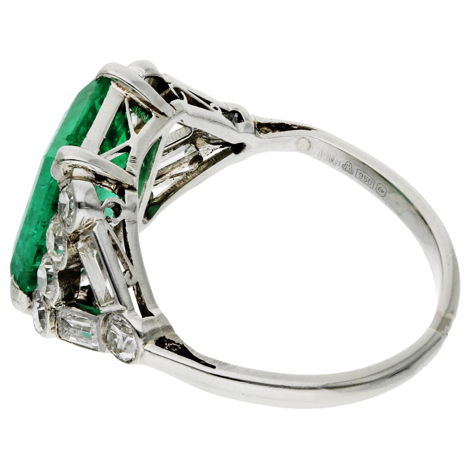Platinum 2.65ct Emerald & 0.70ct Diamond Dress Ring For Sale 1