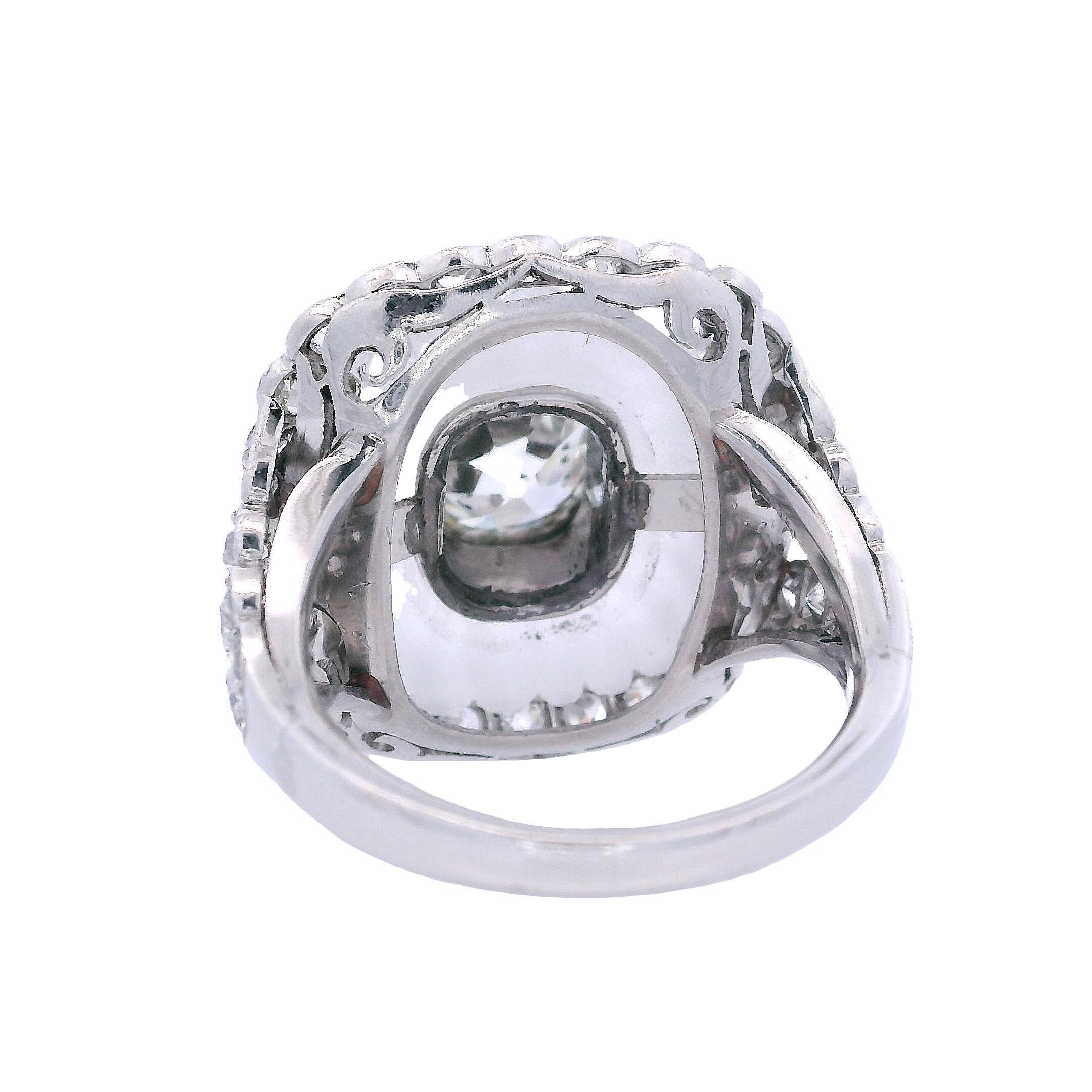 Platino 2,81 qt. Anillo de diamantes talla cojín antiguo en venta 2