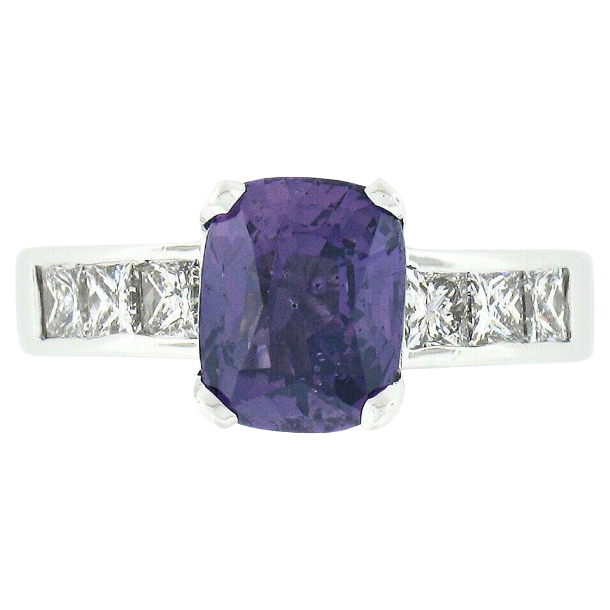 Bague de fiançailles en platine avec saphir violet de Ceylan taille coussin de 2,83 carats certifié GIA et diamants