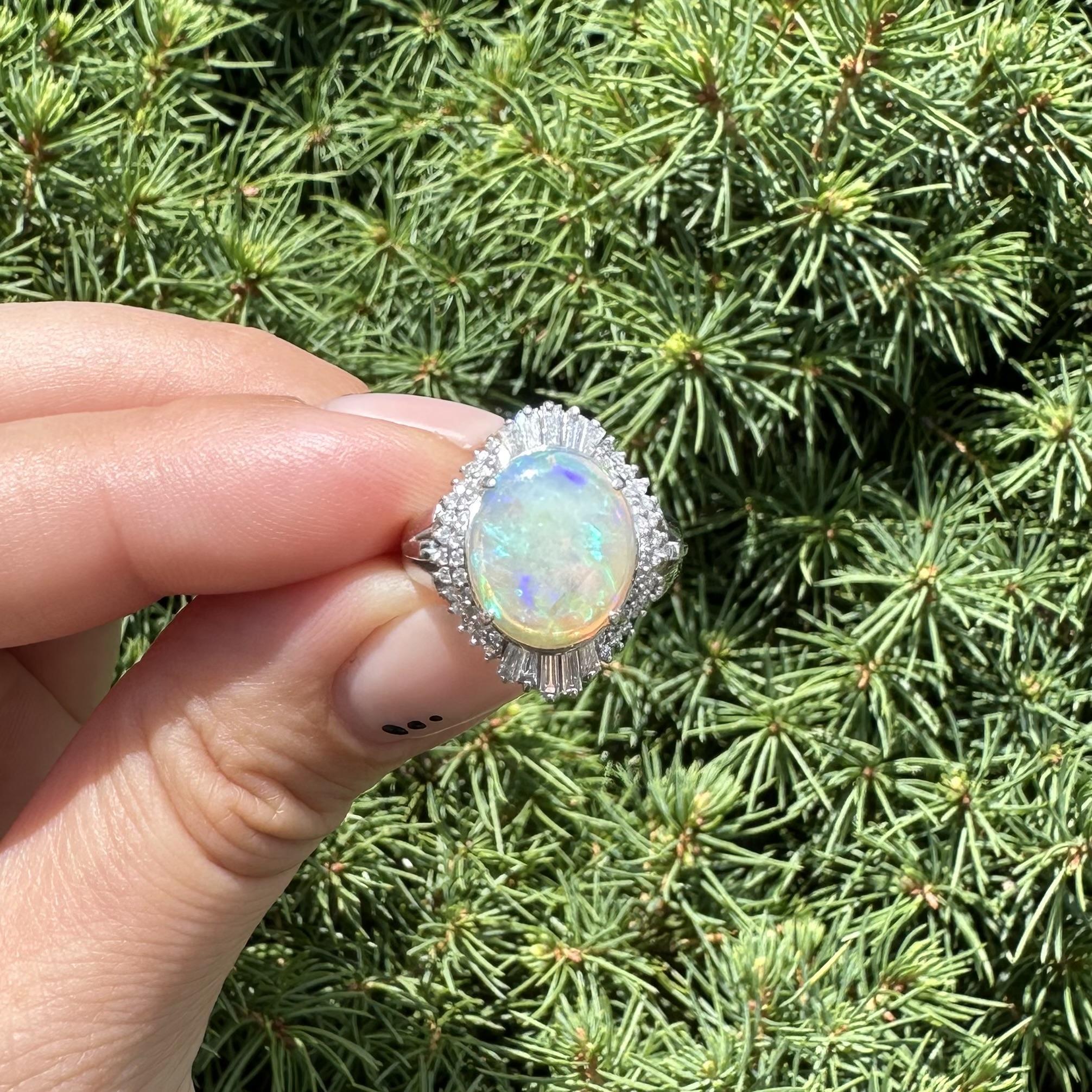 Platin 2,83ctw Oval Cabochon Opal w / Baguette & Runde Diamant Halo Ring im Angebot 8