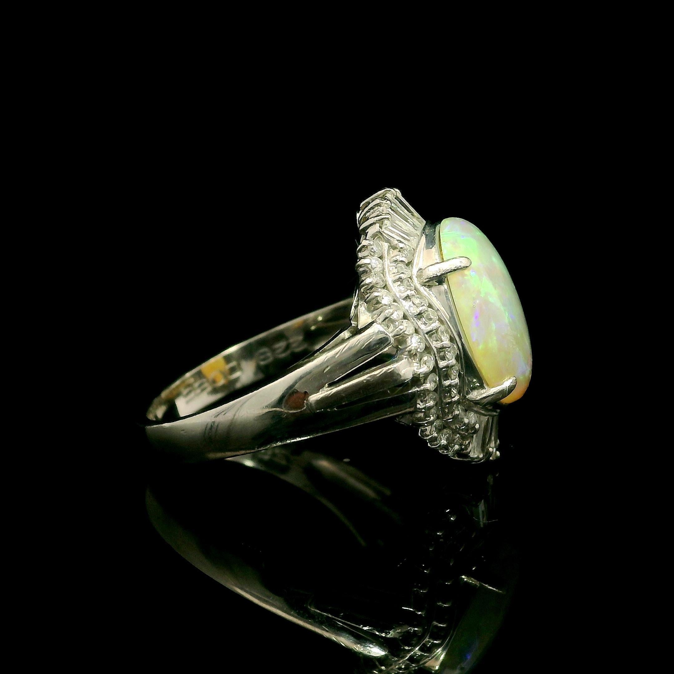 Platin 2,83ctw Oval Cabochon Opal w / Baguette & Runde Diamant Halo Ring im Angebot 10