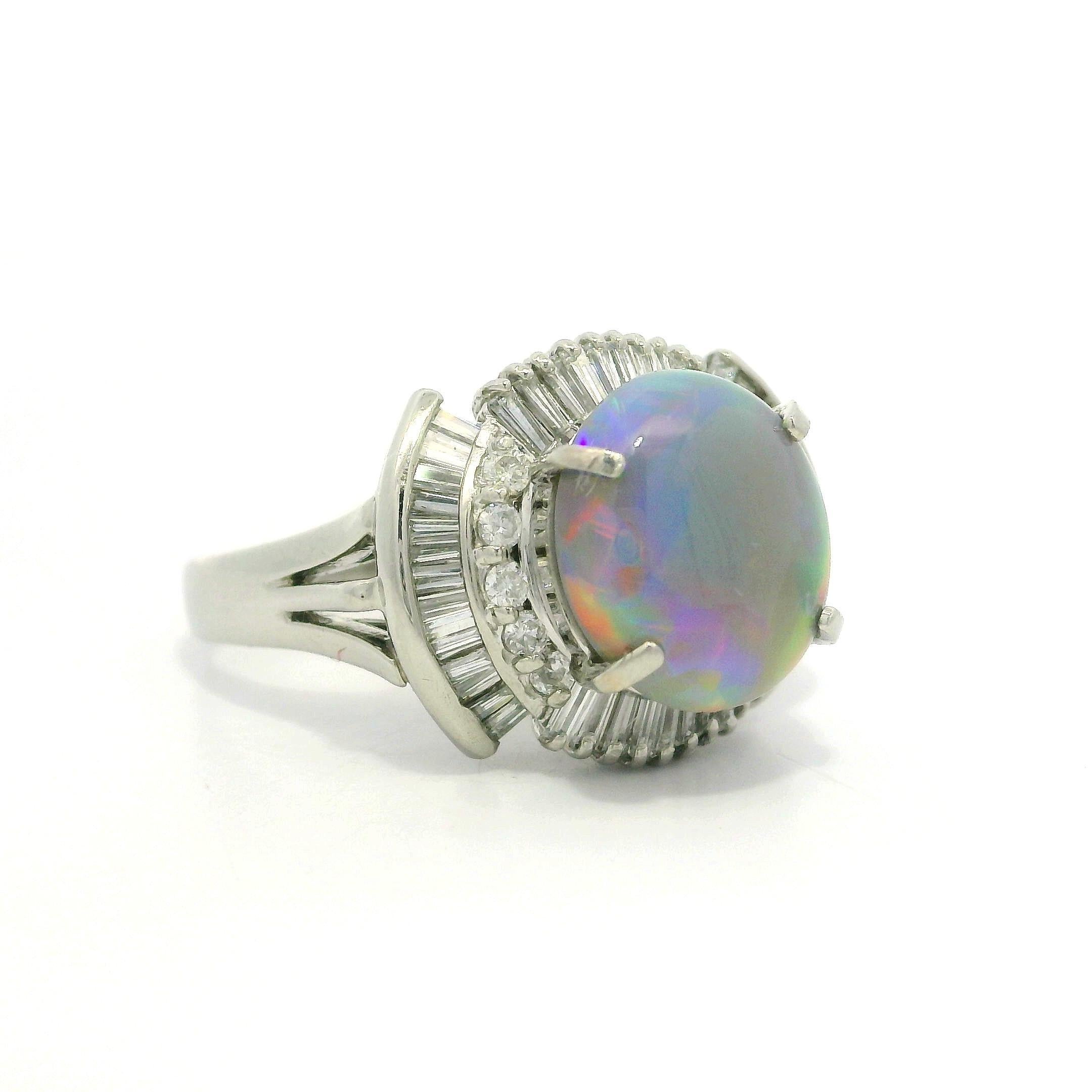 Bague en platine 2.85ctw Cabochon Flashy Play Of Color Opal w/ Diamond Statement Ring en vente 6