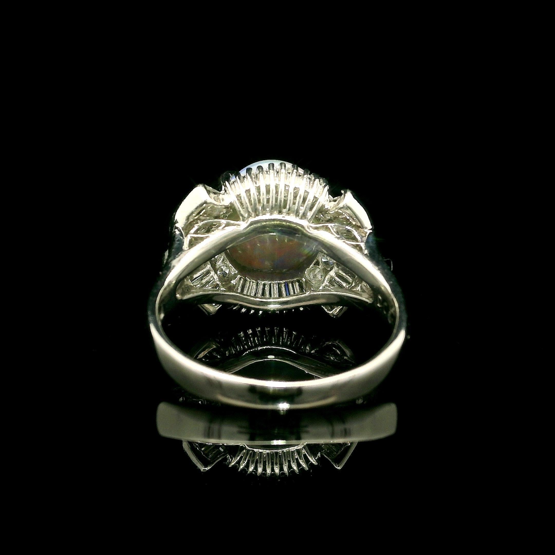 Bague en platine 2.85ctw Cabochon Flashy Play Of Color Opal w/ Diamond Statement Ring Pour femmes en vente