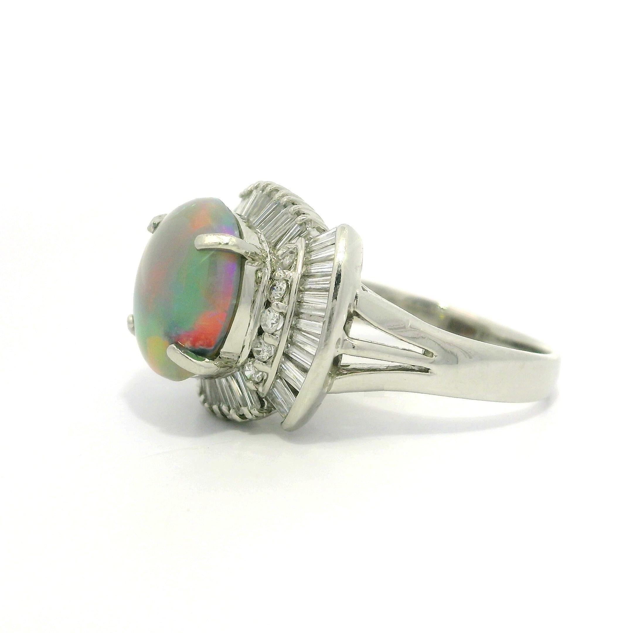 Bague en platine 2.85ctw Cabochon Flashy Play Of Color Opal w/ Diamond Statement Ring en vente 3